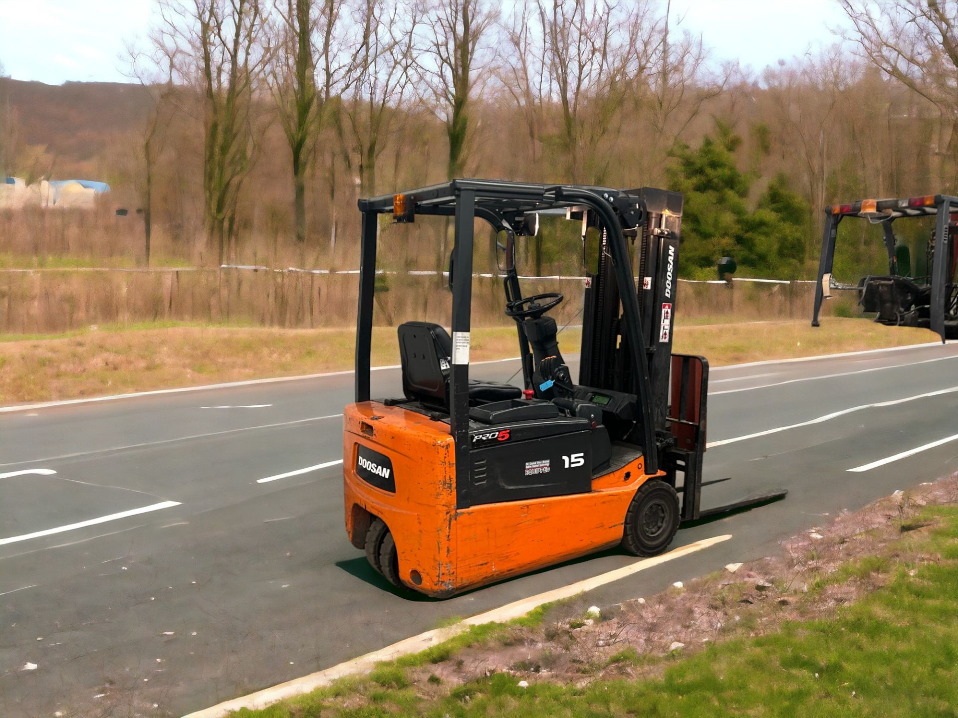 DOOSAN B15T-5 ELECTRIC FORKLIFT - 2008 **(INCLUDES CHARGER)** - Image 6 of 6