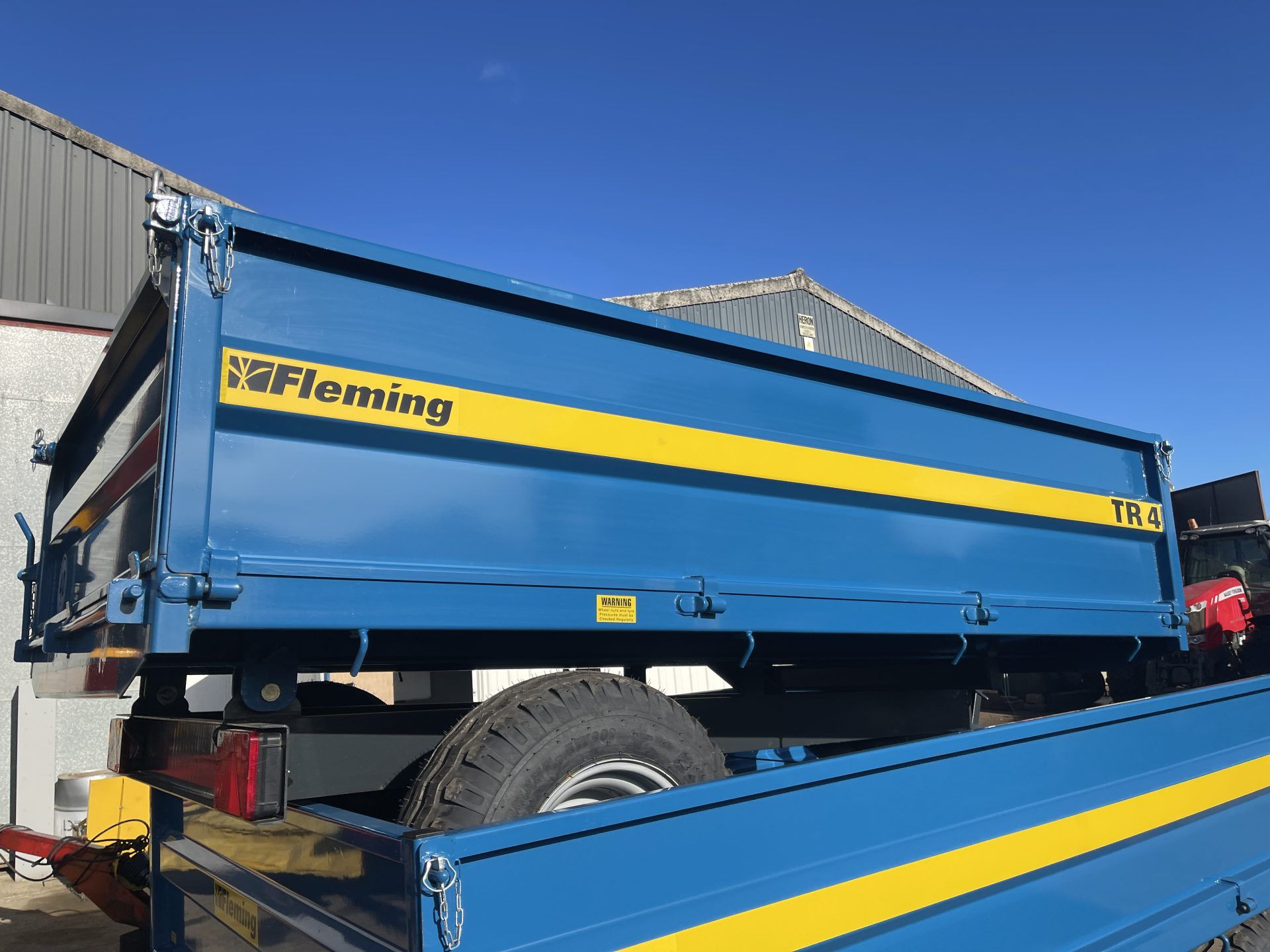 BRAND NEW FLEMING TR4 TIPPING TRAILER. - Image 5 of 5