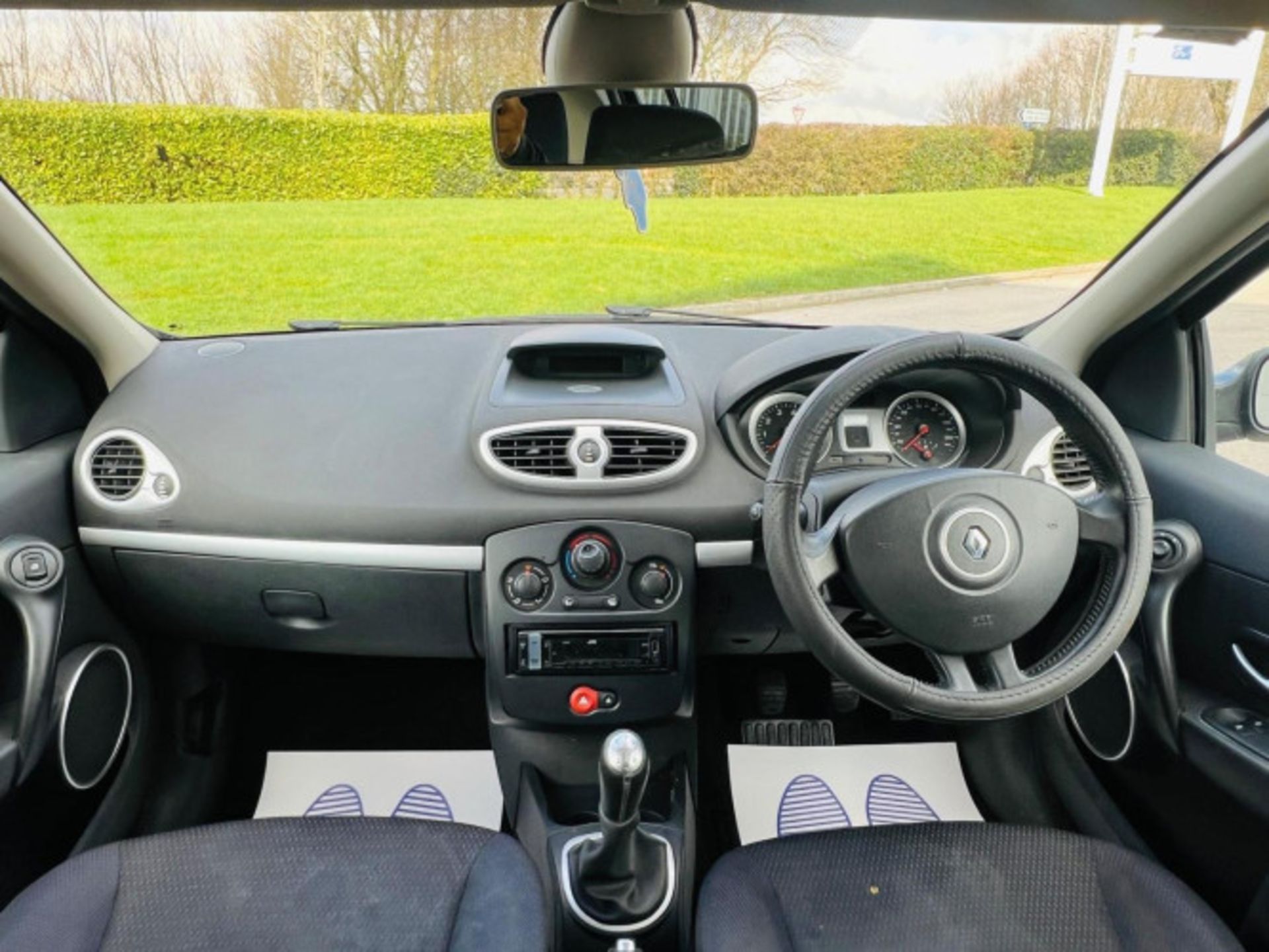 RENAULT CLIO 1.2 16V DYNAMIQUE 5DR **(ONLY K MILEAGE)** >>--NO VAT ON HAMMER--<< - Image 39 of 62