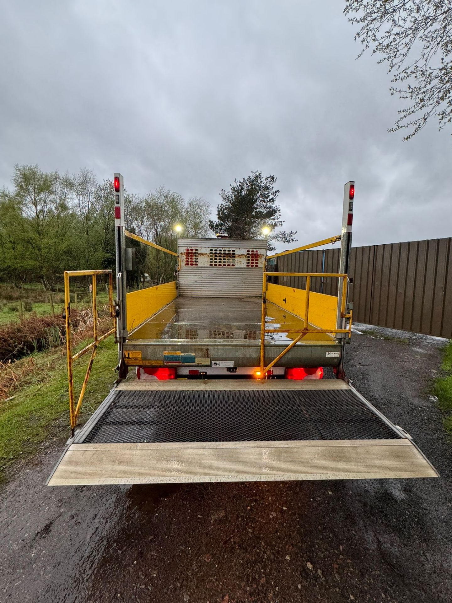 >>>SPECIAL CLEARANCE<<< 2019 MERCEDES SPRINTER DROP SIDE -TAIL LIFT **ONLY 94K MILES - Image 12 of 17