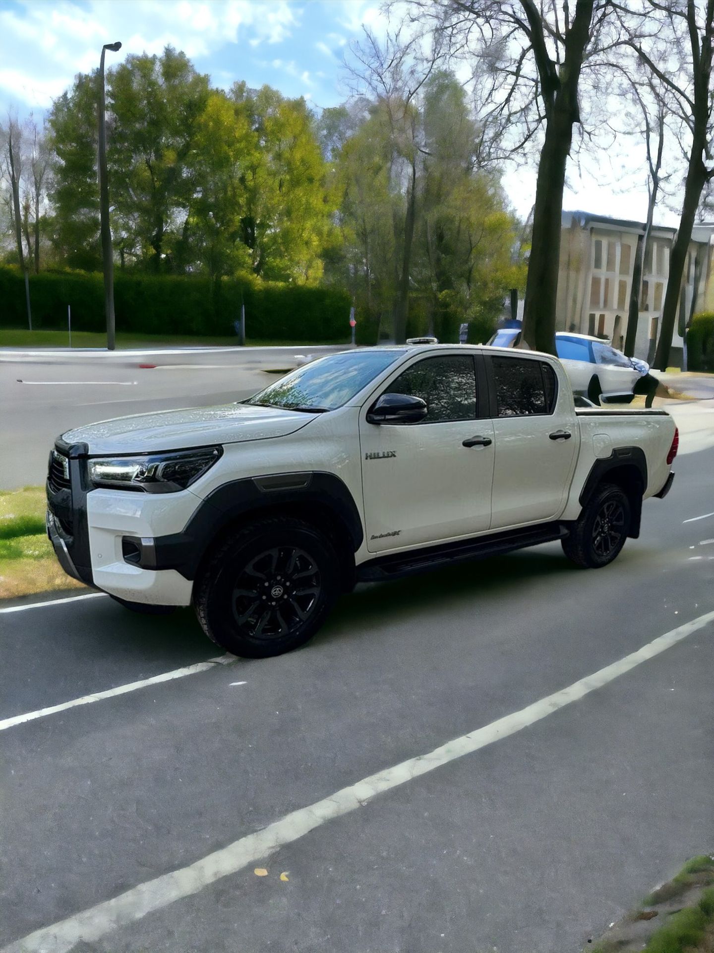 TOYOTA HILUX INVINCIBLE X 2023 - LIKE NEW ONLY 6K MILES!! - Image 8 of 14