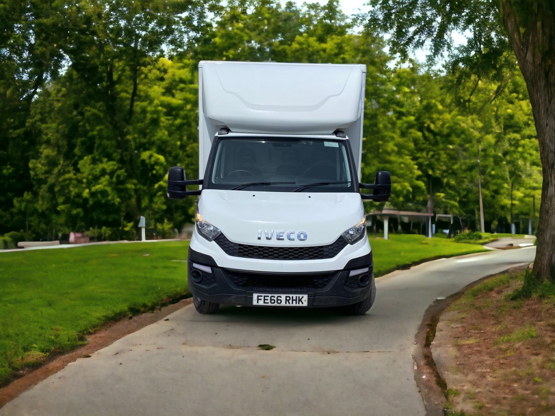 2016 IVECO DAILY 70C-170 3.0 AUTO 19FT LUTON WITH SIDE SHUTTER >>--NO VAT ON HAMMER--<< - Image 2 of 14