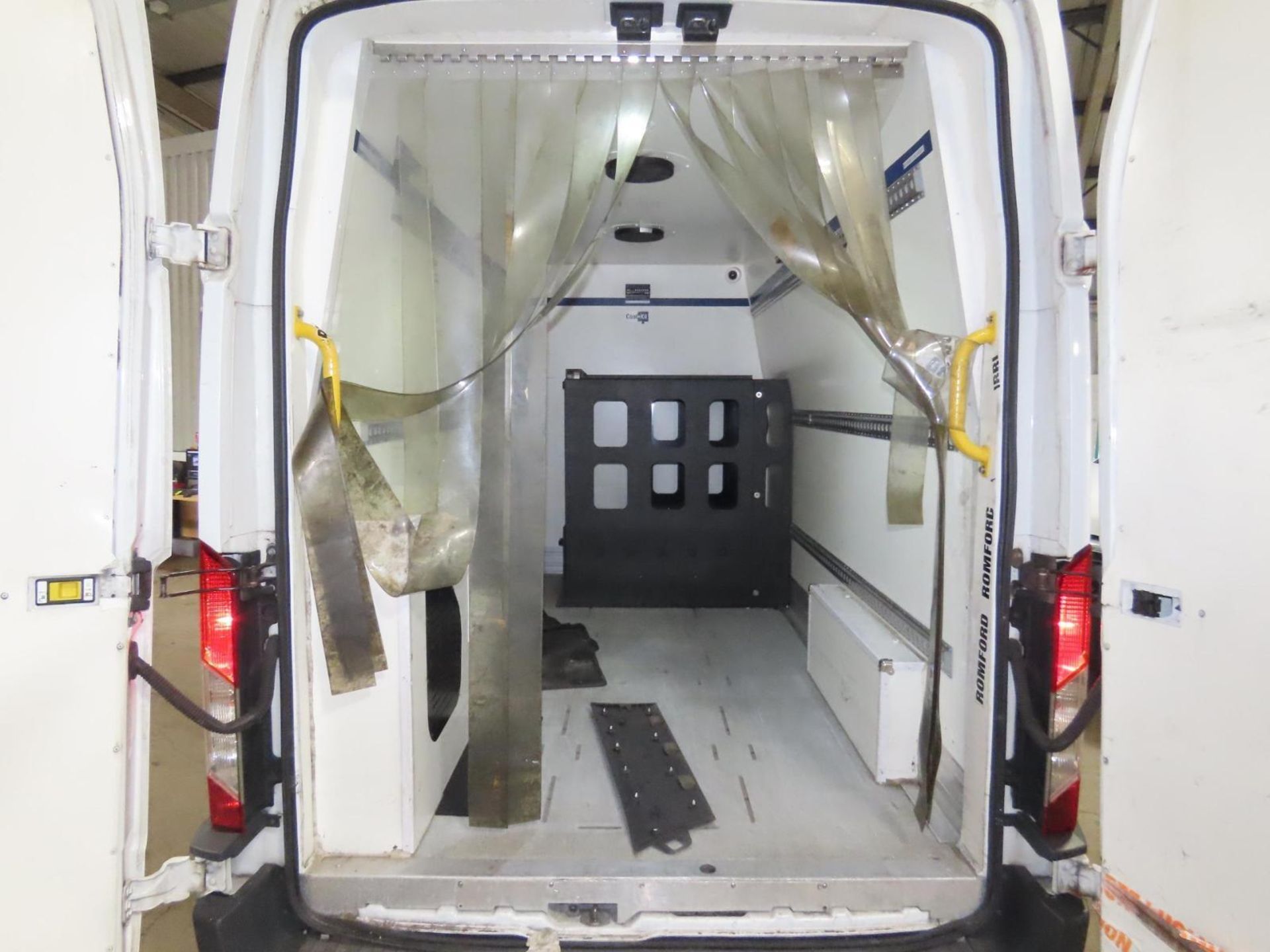 FORD TRANSIT T350 LWB L3H3: RELIABLE AND SPACIOUS WORKHORSE - Image 8 of 12