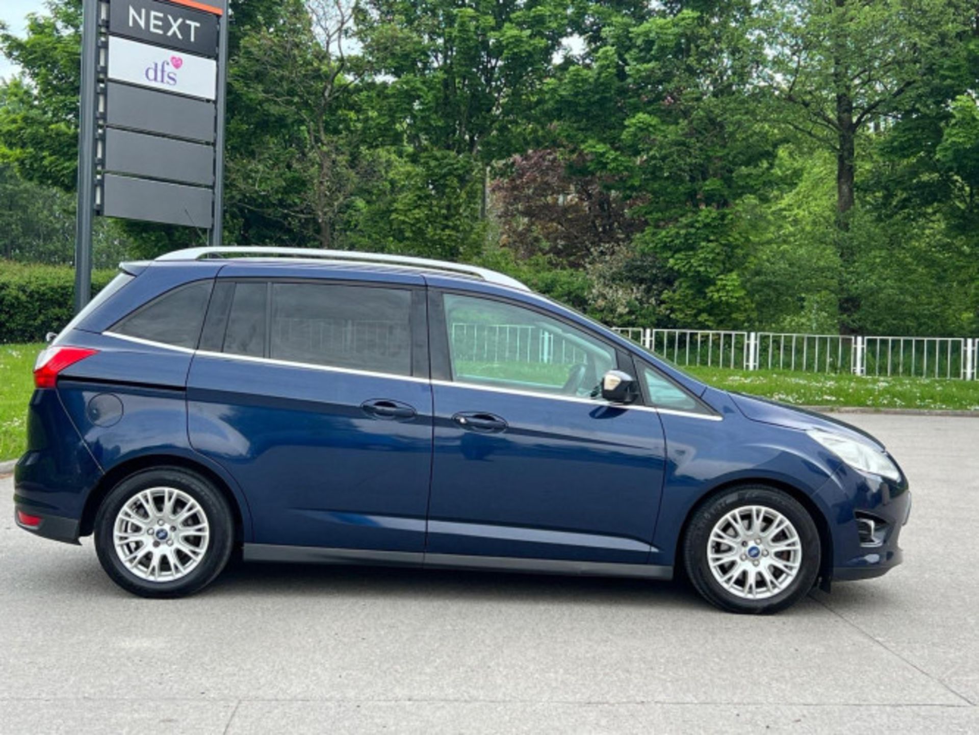 STYLISH AND SPACIOUS 2011 FORD GRAND C-MAX 1.6 TDCI >>--NO VAT ON HAMMER--<< - Image 4 of 136