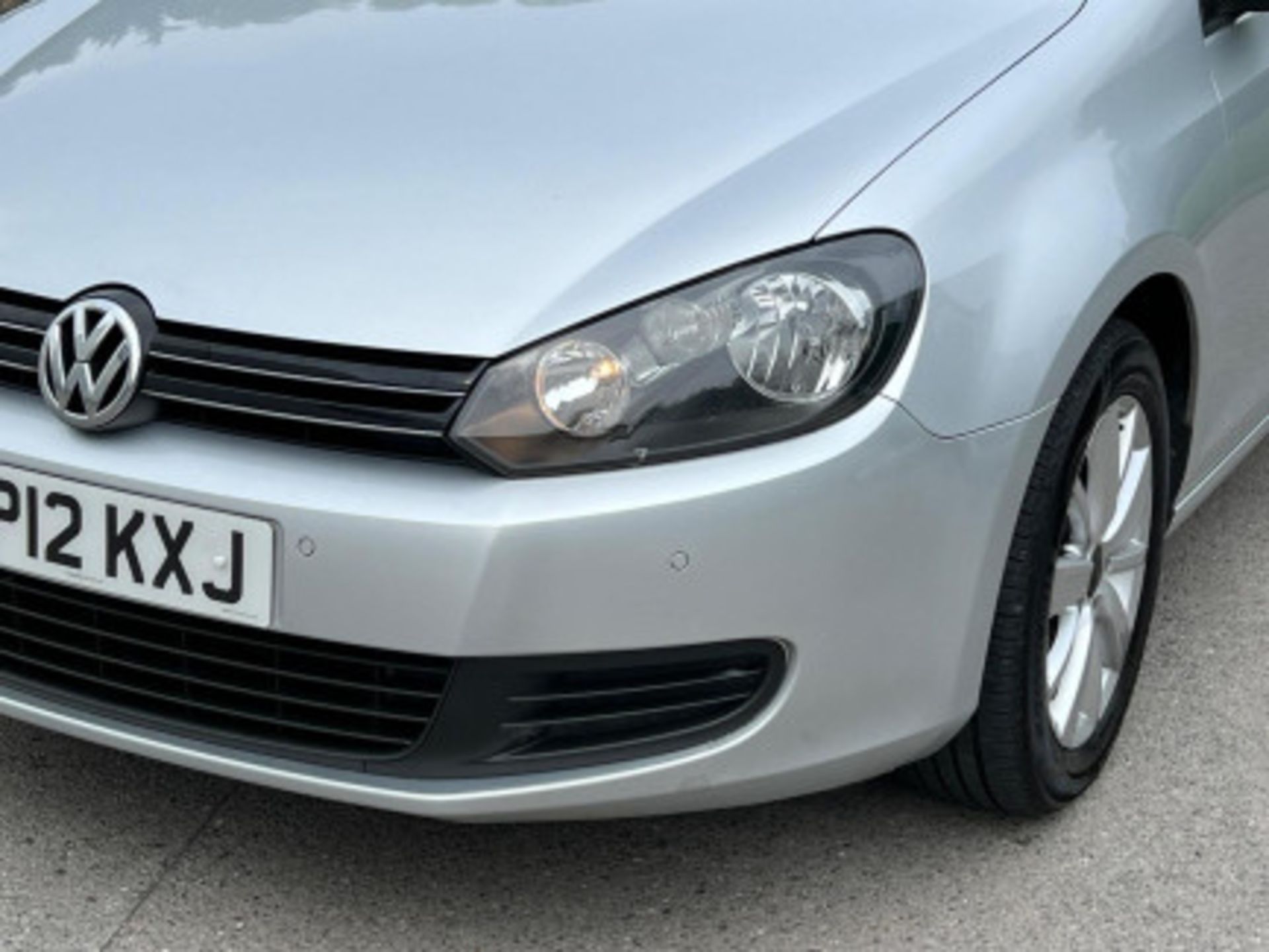 IMPECCABLE 2012 VOLKSWAGEN GOLF 1.6 TDI MATCH >>--NO VAT ON HAMMER--<< - Image 47 of 116