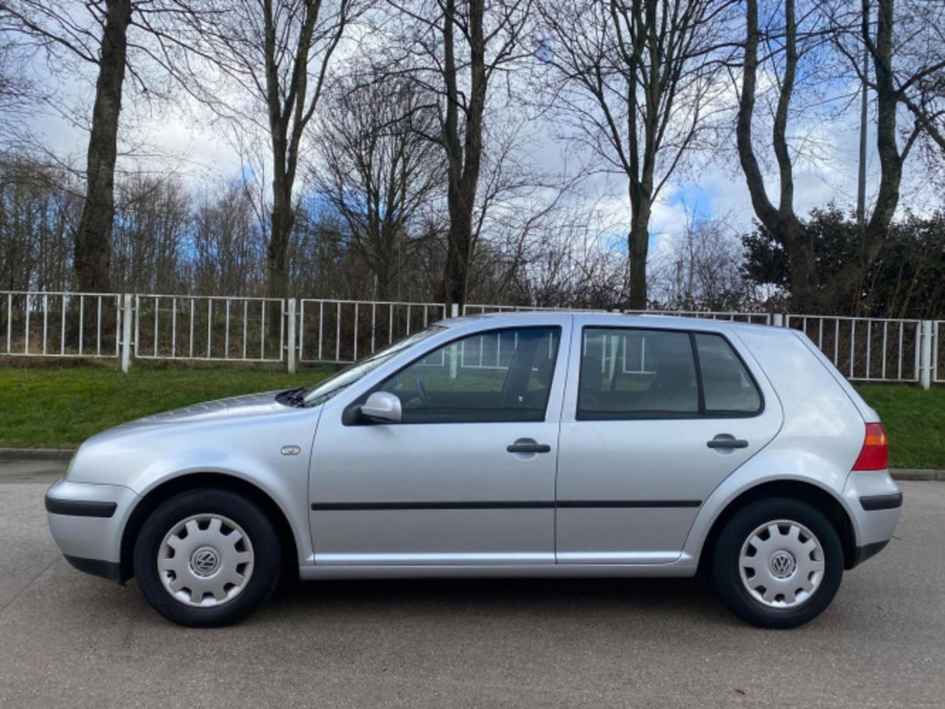 2003 VOLKSWAGEN GOLF 1.6 PETROL SE 5 5DR >>--NO VAT ON HAMMER--<< - Image 4 of 104