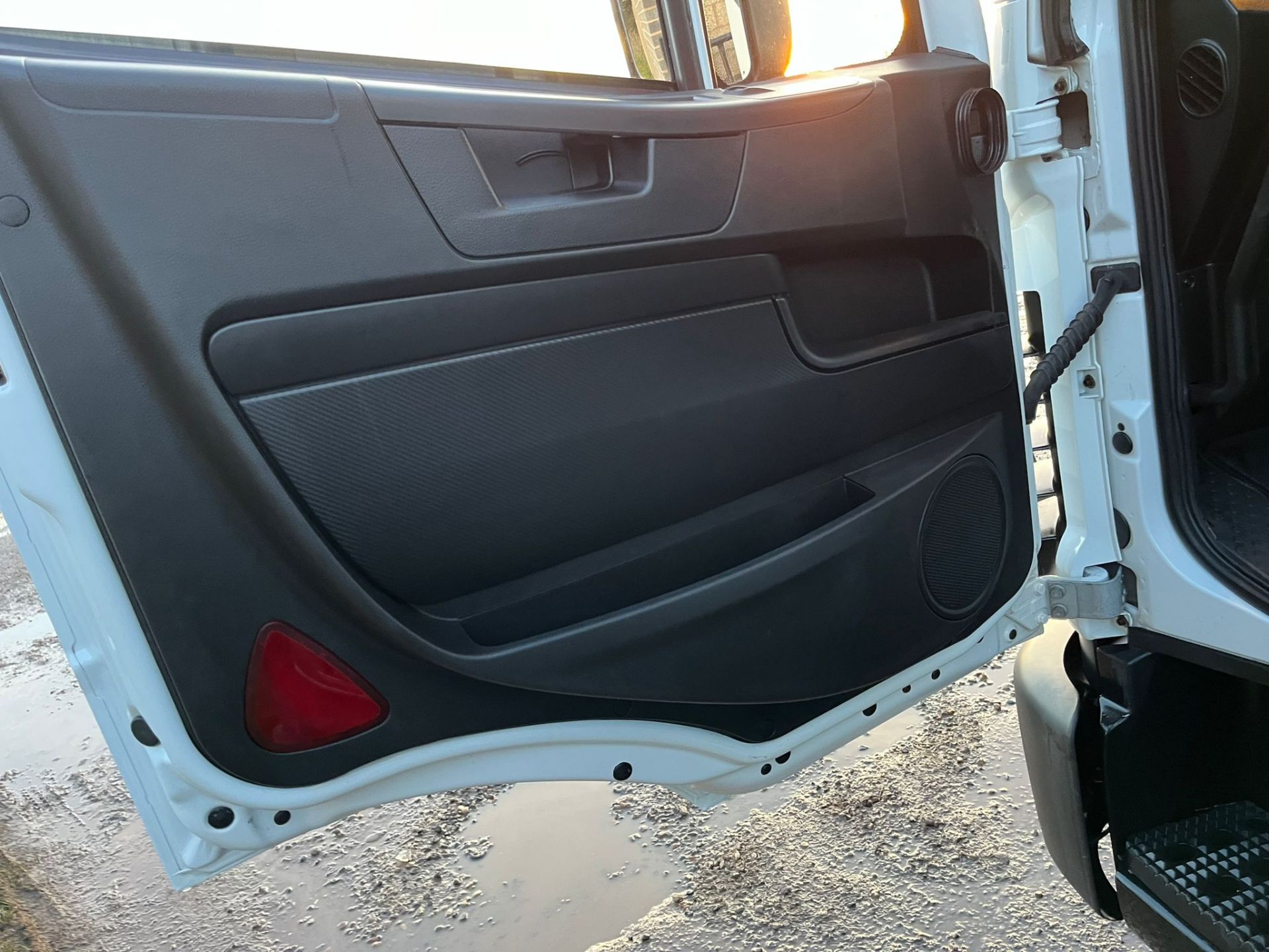 SPACIOUS SLEEPER CAB: 2019 IVECO EUROCARGO FOR HAULING - Bild 12 aus 21