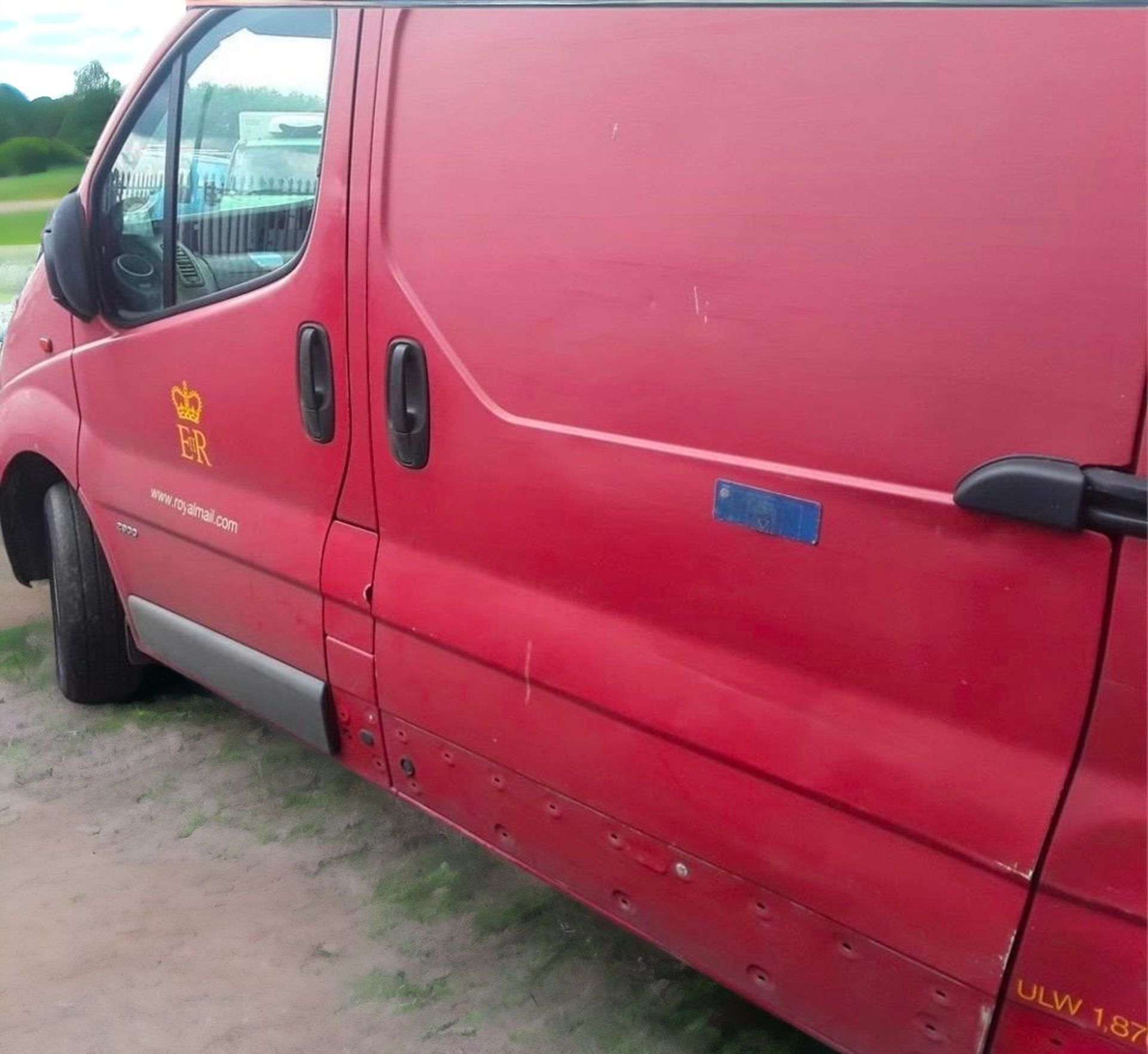 **SPARES OR REPAIRS** 2013 VAUXHALL VIVARO LWB PANEL VAN - YOUR RELIABLE WORKHORSE AWAITS - Bild 2 aus 6