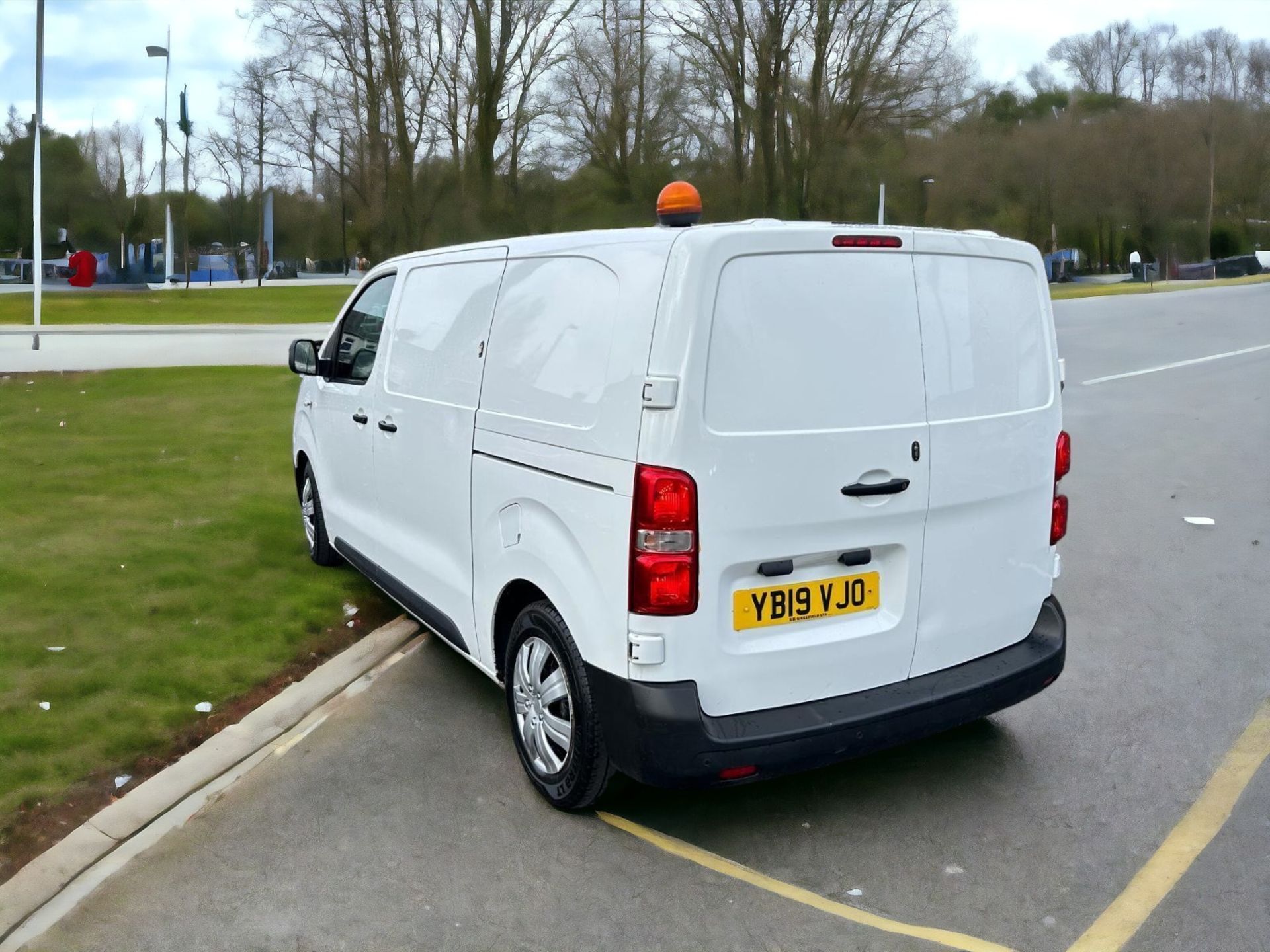 2019 CITROEN DISPATCH XS 1000 L1H1 - EURO 6 CLEAN AIR ZONE COMPLIANT - Image 4 of 12