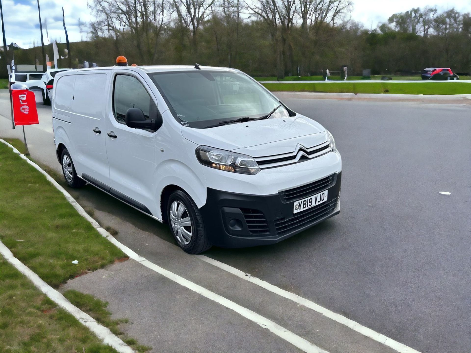 2019 CITROEN DISPATCH XS 1000 L1H1 - EURO 6 CLEAN AIR ZONE COMPLIANT - Image 5 of 12