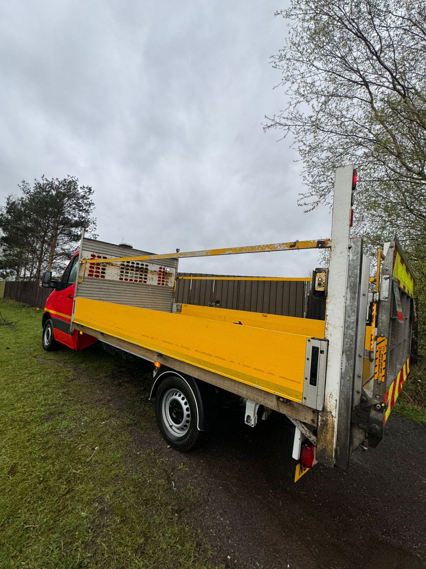 >>>SPECIAL CLEARANCE<<< 2019 MERCEDES SPRINTER DROP SIDE -TAIL LIFT **ONLY 94K MILES - Image 7 of 17