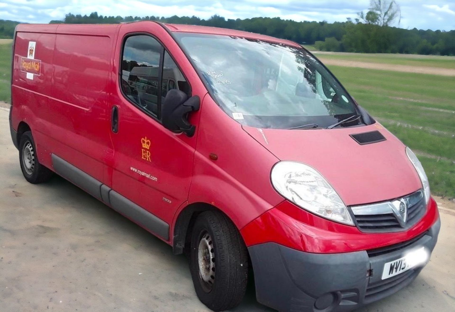 **SPARES OR REPAIRS** 2013 VAUXHALL VIVARO LWB PANEL VAN - YOUR RELIABLE WORKHORSE AWAITS