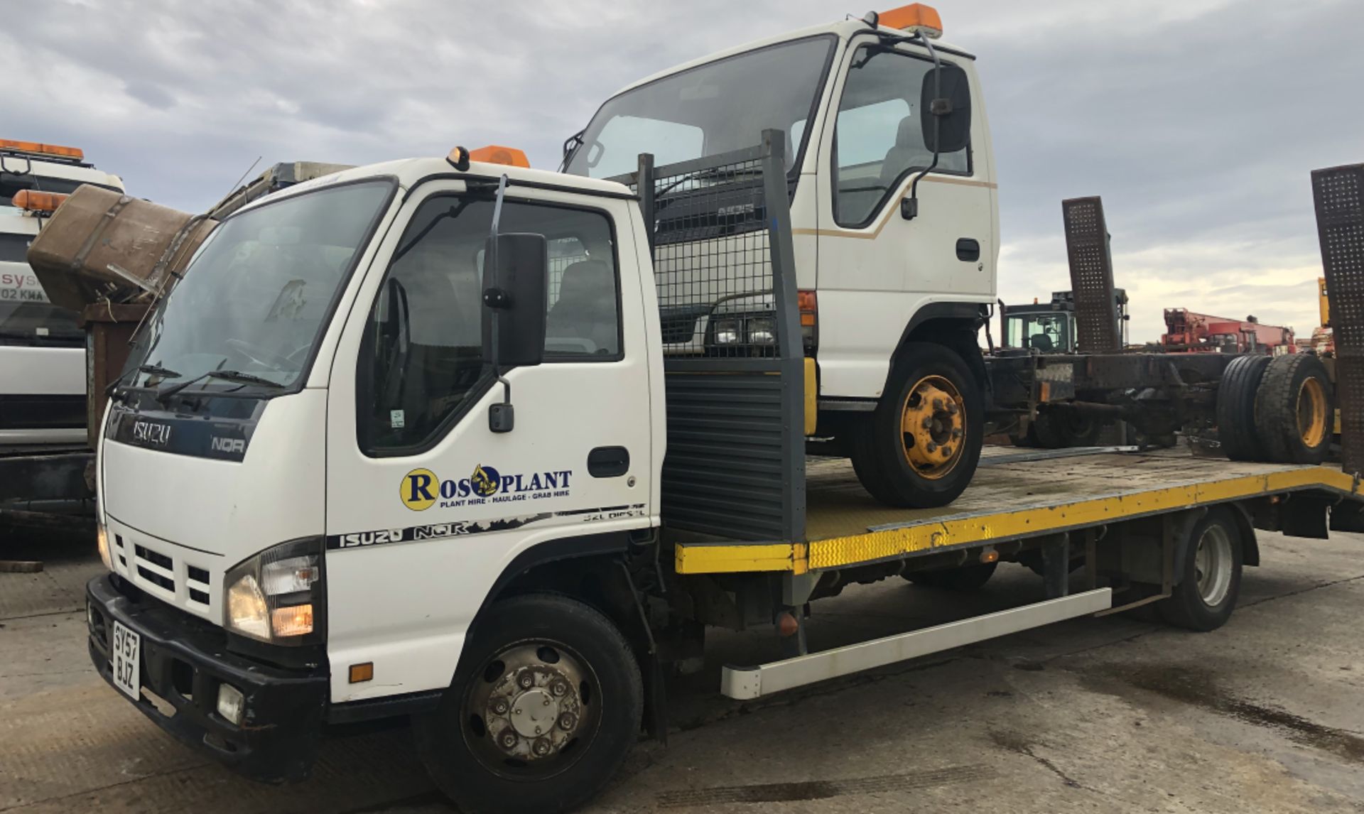 ISUZU NQR 7.5 TON DIESEL CAB AND CHASSIS TRUCK - Bild 2 aus 9