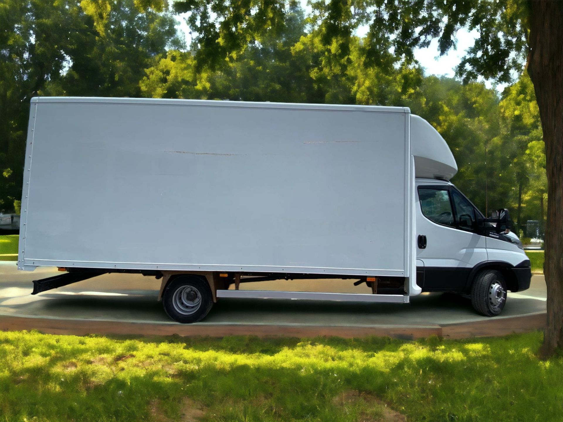 2016 IVECO DAILY 70C-170 3.0 AUTO 19FT LUTON WITH SIDE SHUTTER >>--NO VAT ON HAMMER--<< - Image 4 of 14