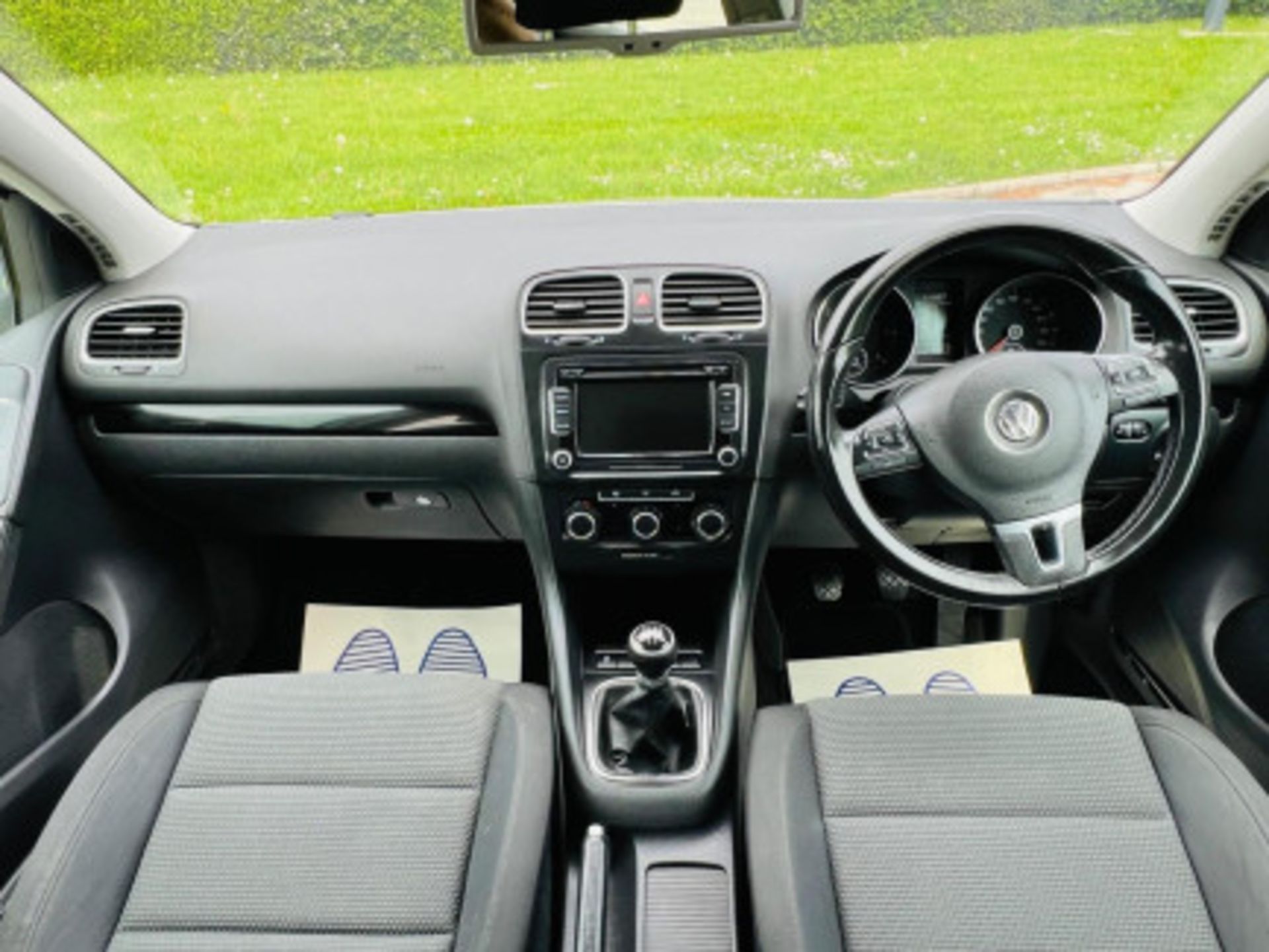 IMPECCABLE 2012 VOLKSWAGEN GOLF 1.6 TDI MATCH >>--NO VAT ON HAMMER--<< - Image 23 of 116