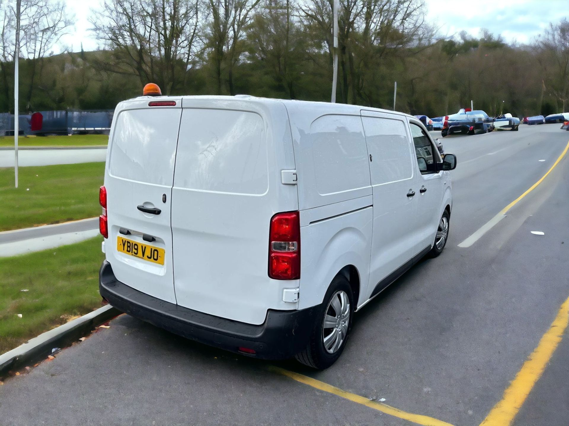 2019 CITROEN DISPATCH XS 1000 L1H1 - EURO 6 CLEAN AIR ZONE COMPLIANT - Image 2 of 12