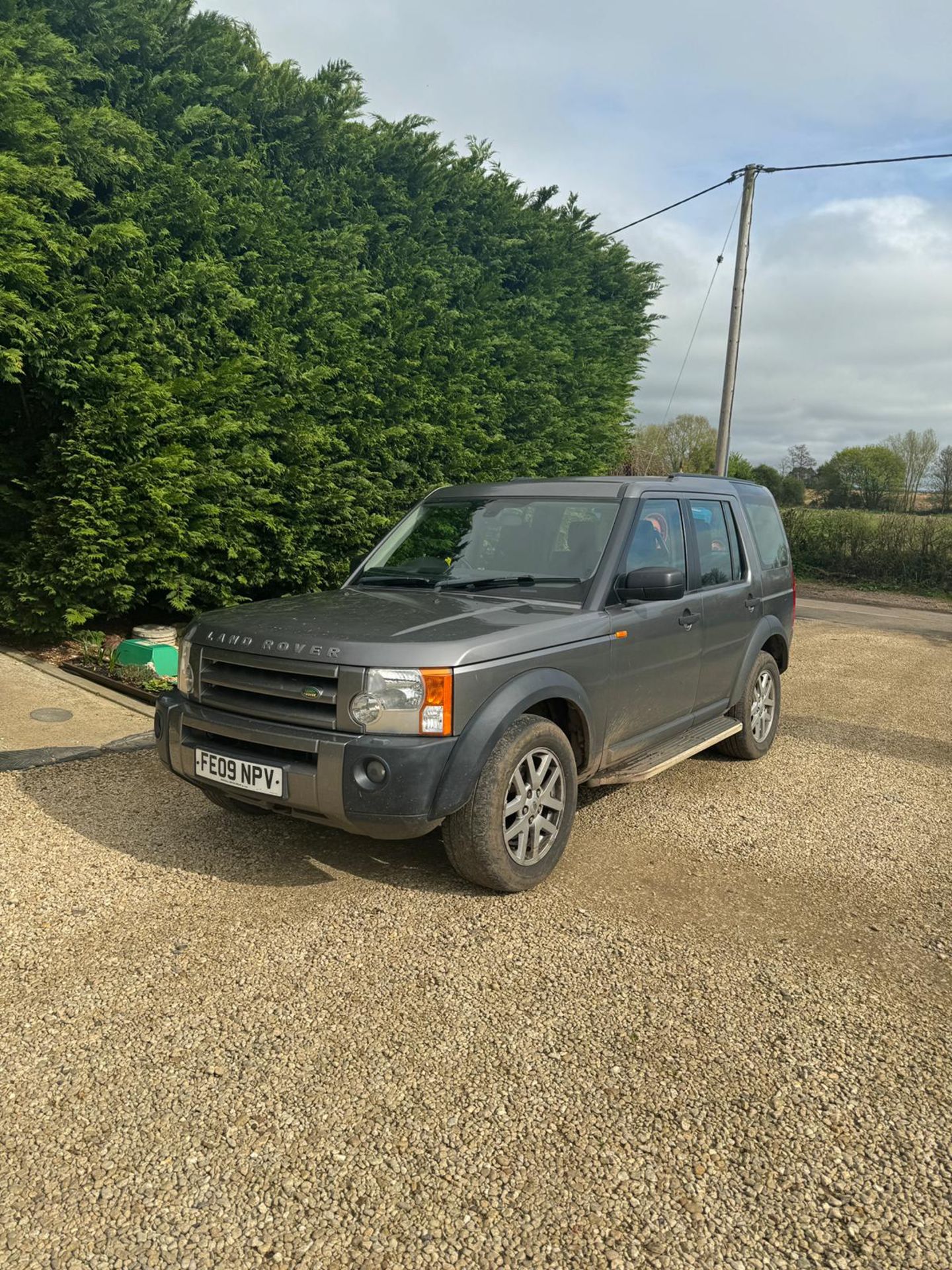 EXPLORE BEYOND BOUNDARIES: LAND ROVER DISCOVERY 3 TRUCK - Image 7 of 10