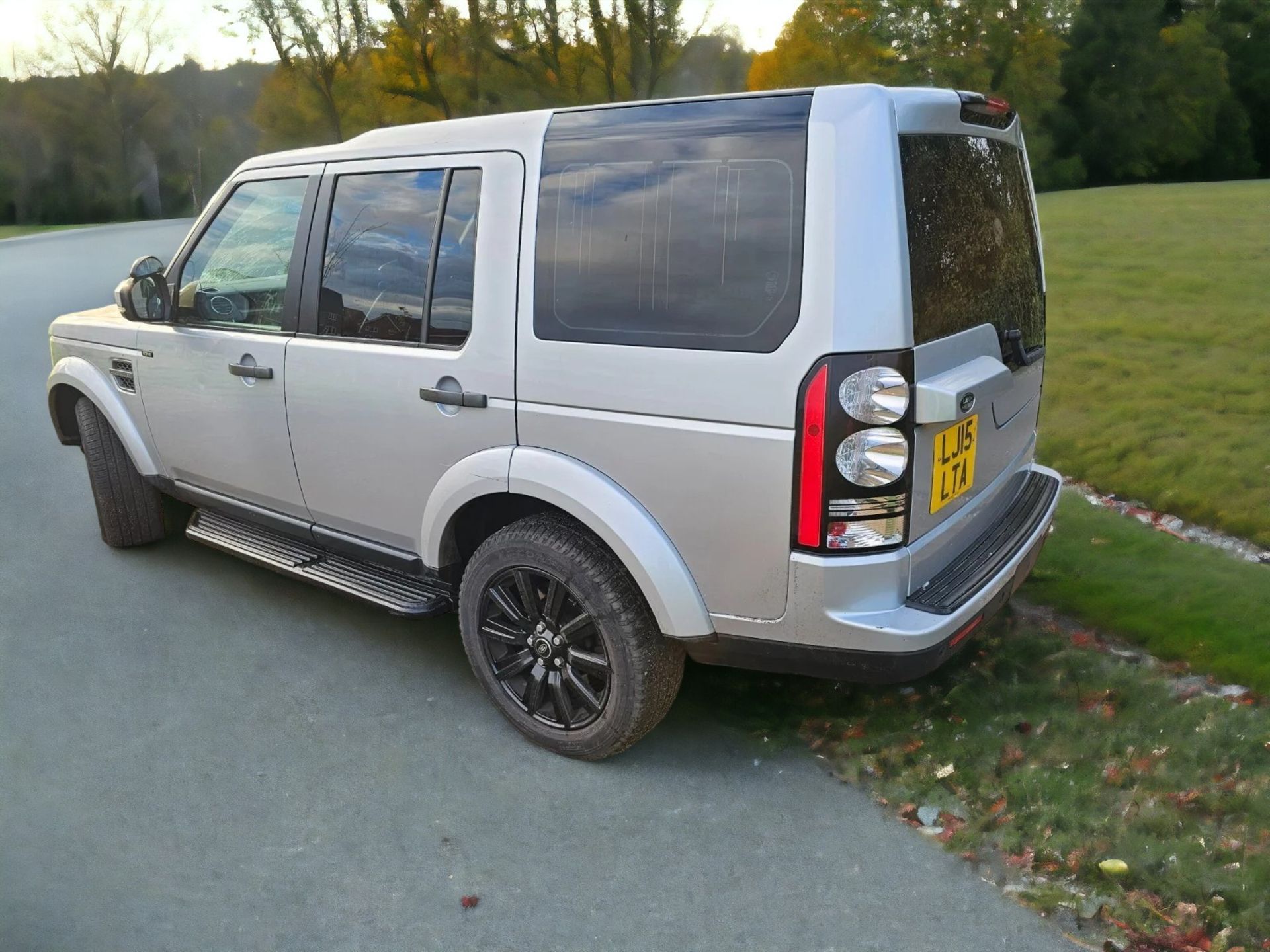 2015 LAND ROVER DISCOVERY SE - Image 3 of 7