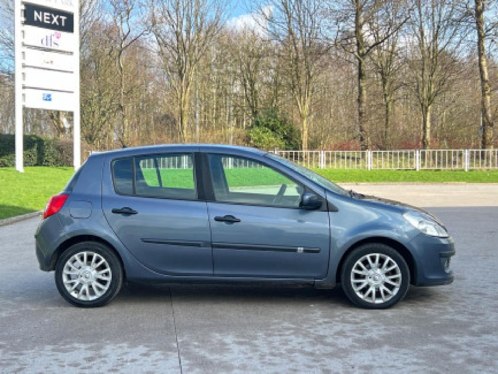 RENAULT CLIO 1.2 16V DYNAMIQUE 5DR **(ONLY K MILEAGE)** >>--NO VAT ON HAMMER--<< - Image 26 of 62