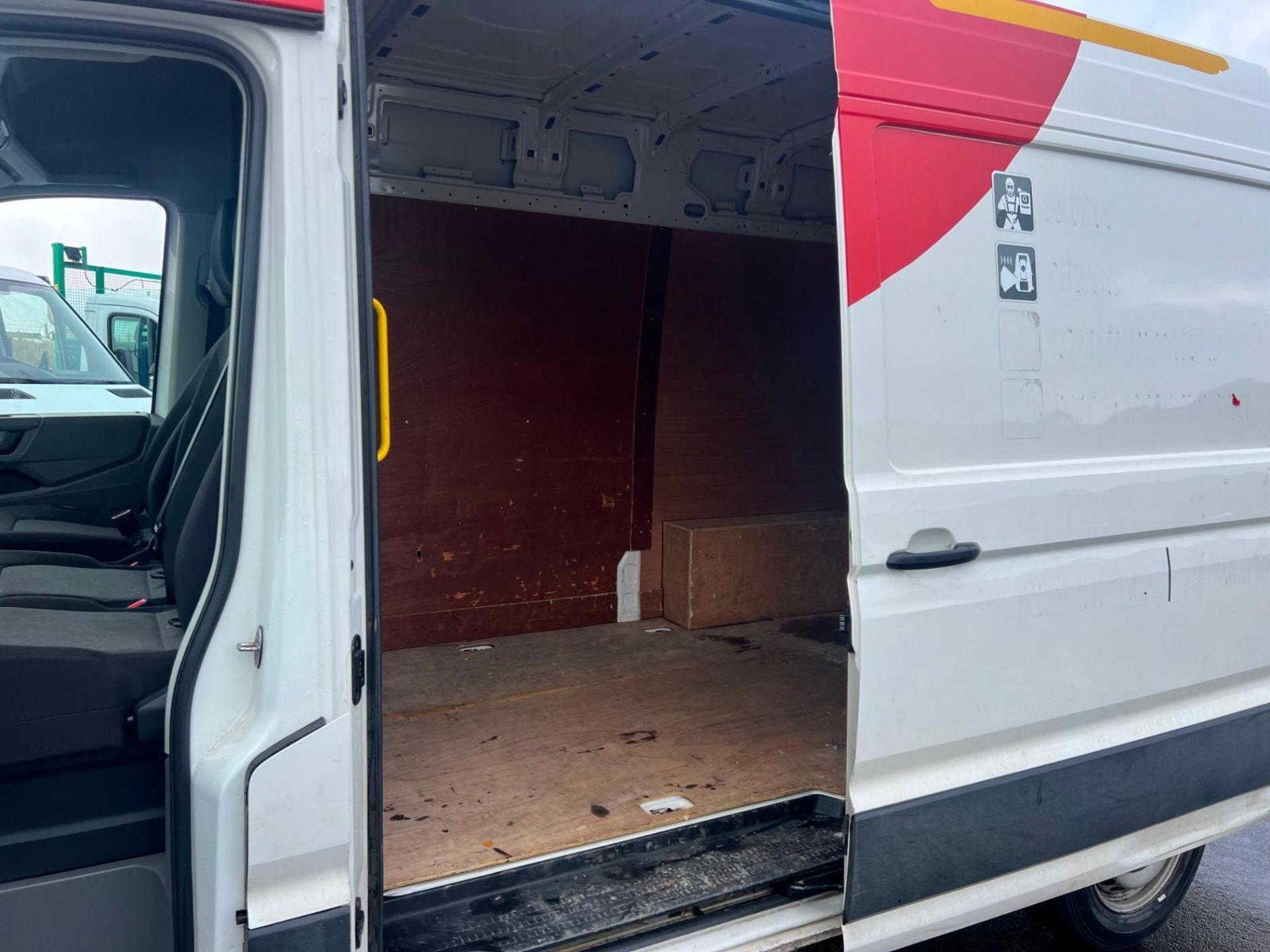 2019 VOLKSWAGEN CRAFTER CR35 MWB PANEL VAN - Image 8 of 13