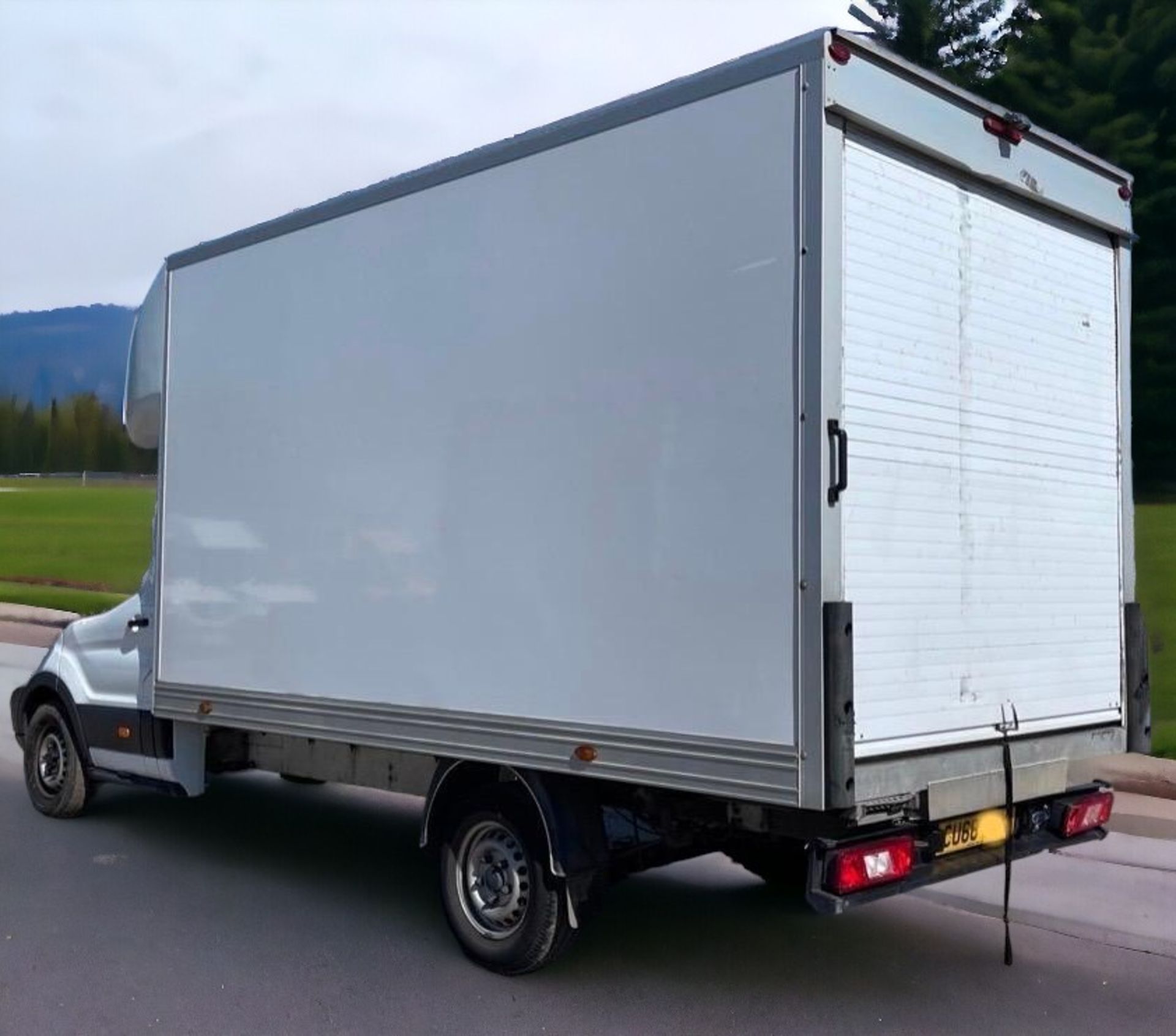 2018 FORD TRANSIT T350 LWB LUTON BOX: EFFICIENT AND RELIABLE CARGO SOLUTION **(ONLY 68K MILEAGE)** - Image 3 of 9