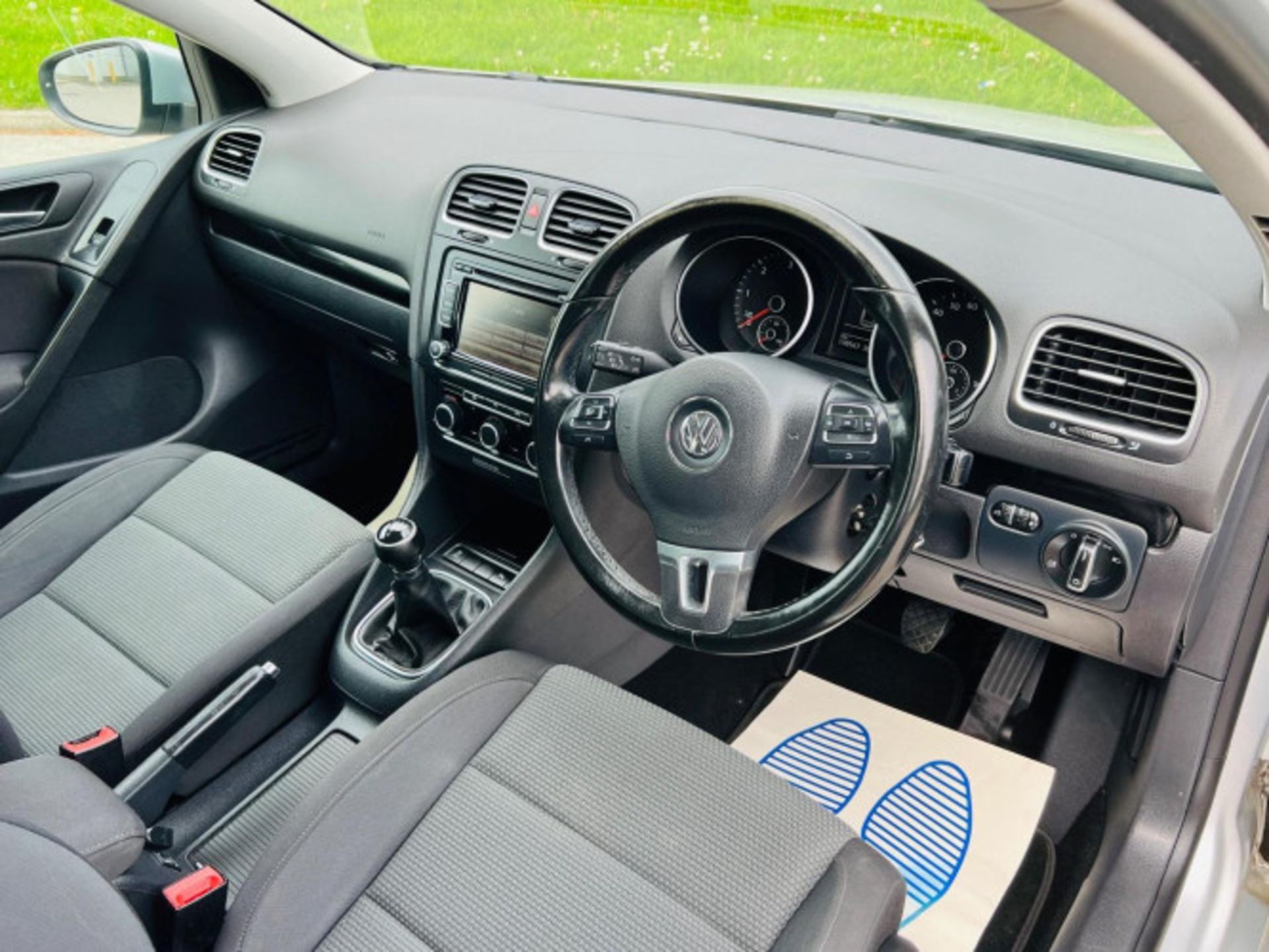 IMPECCABLE 2012 VOLKSWAGEN GOLF 1.6 TDI MATCH >>--NO VAT ON HAMMER--<< - Image 82 of 116