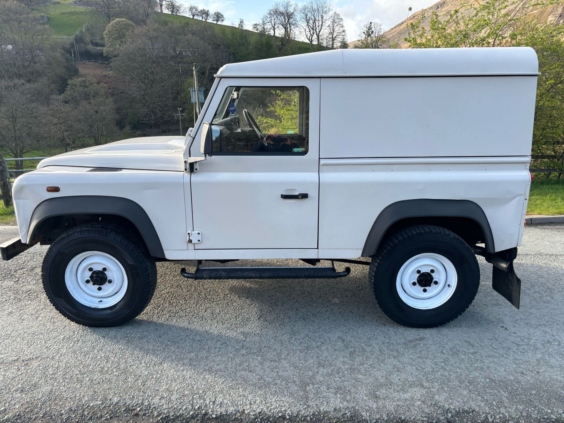 LAND ROVER DEFENDER 90 HARDTOP 4X4 SWB - Image 3 of 14