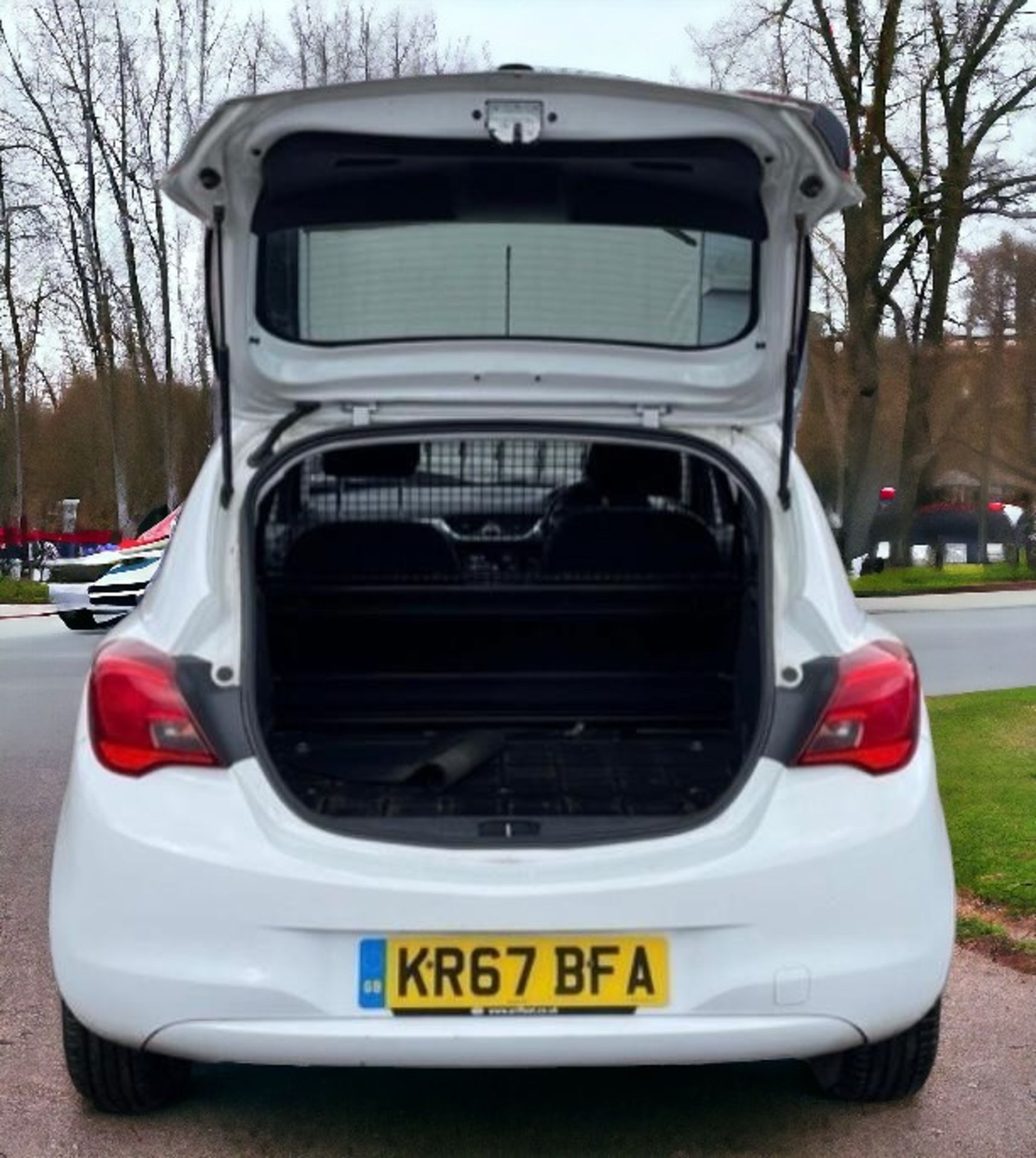 SLEEK AND EFFICIENT 2018 VAUXHALL CORSA CDTI ECOFLEX - Image 4 of 10