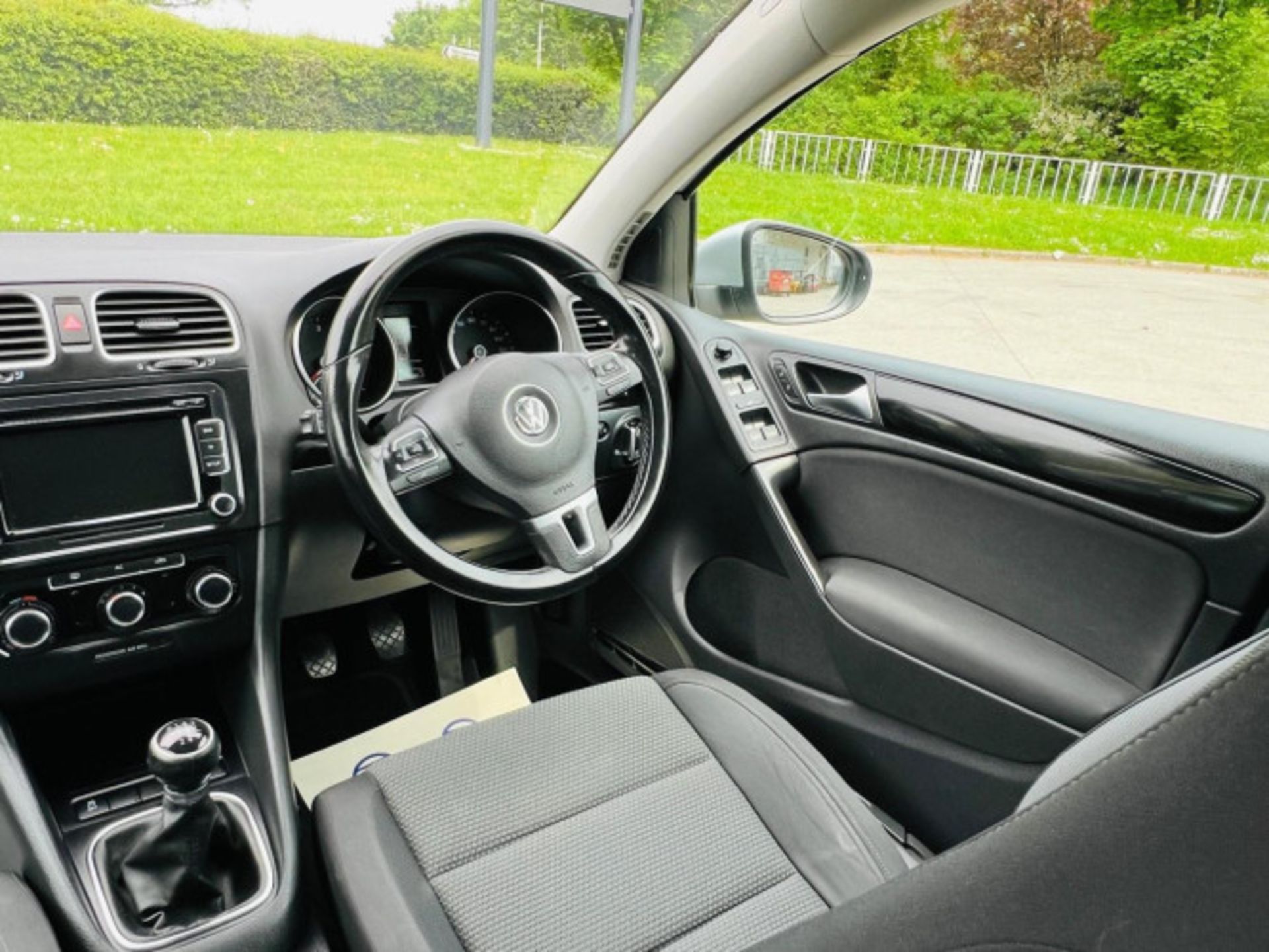 IMPECCABLE 2012 VOLKSWAGEN GOLF 1.6 TDI MATCH >>--NO VAT ON HAMMER--<< - Image 84 of 116