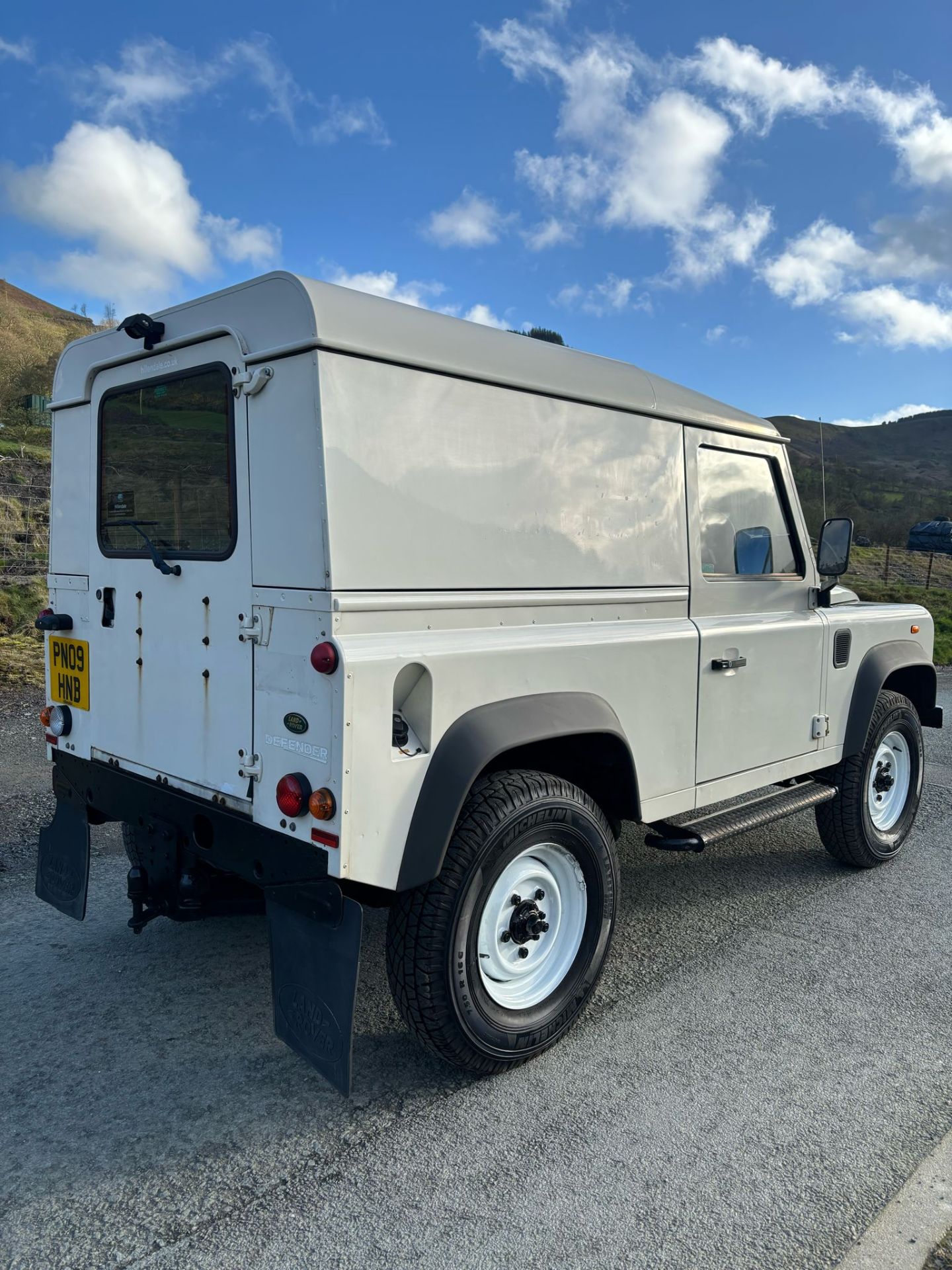 LAND ROVER DEFENDER 90 HARDTOP 4X4 SWB - Image 8 of 14