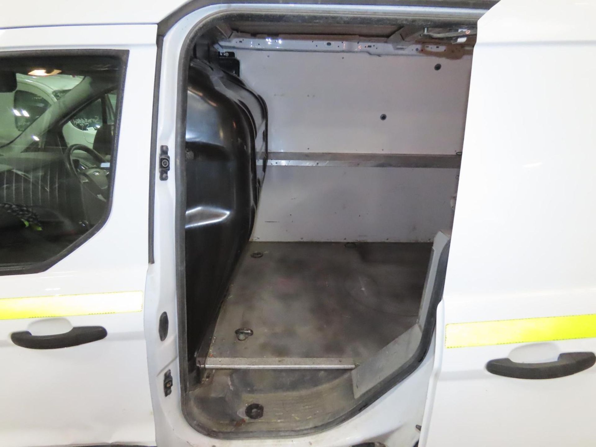 FORD TRANSIT CONNECT ECONETIC SWB PANEL VAN: COMPACT AND EFFICIENT WORKHORSE - Image 8 of 12