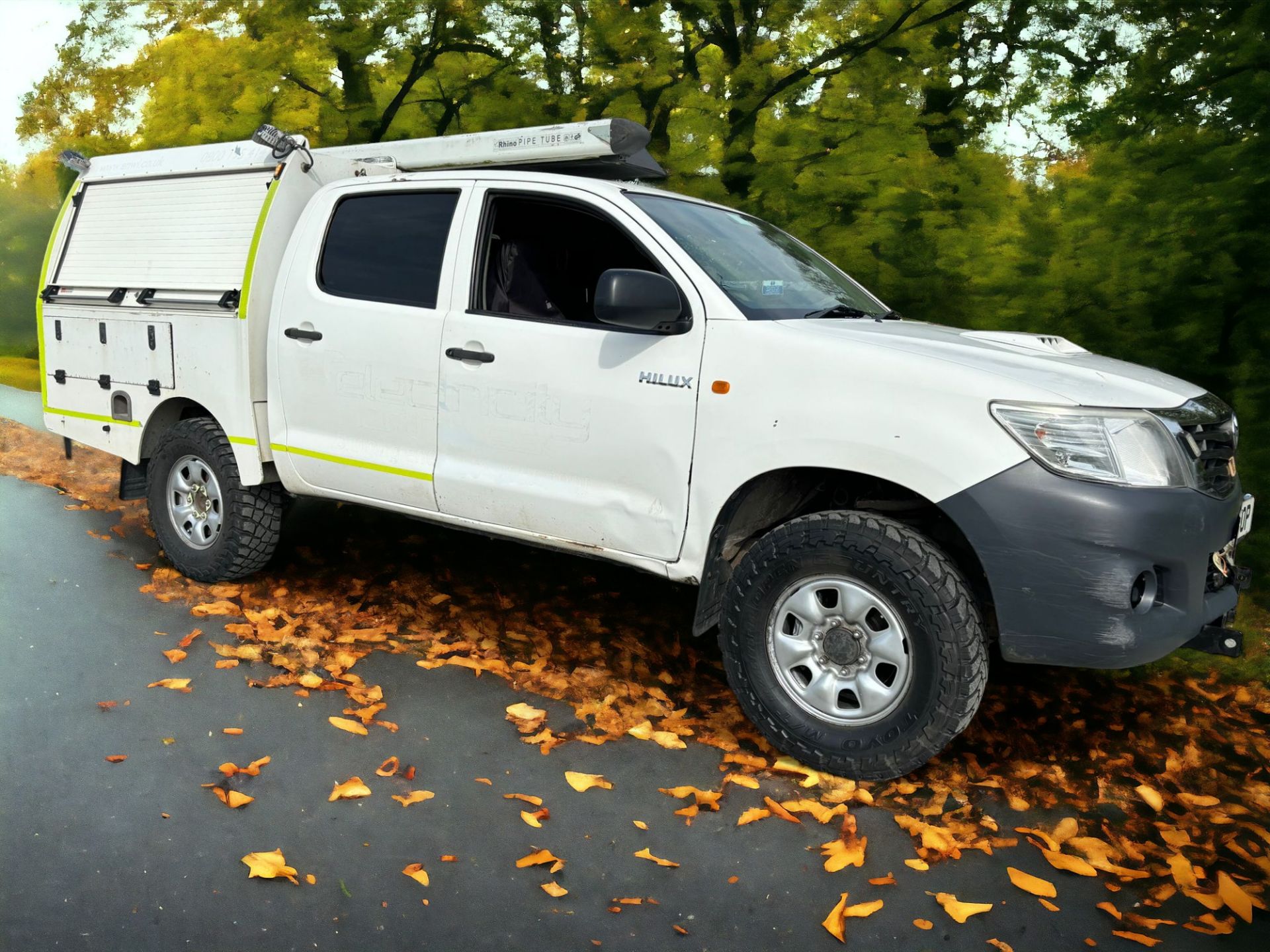 EXCEPTIONAL TOYOTA HILUX DOUBLE CAB PICKUP TRUCK WITH PREMIUM FEATURES!