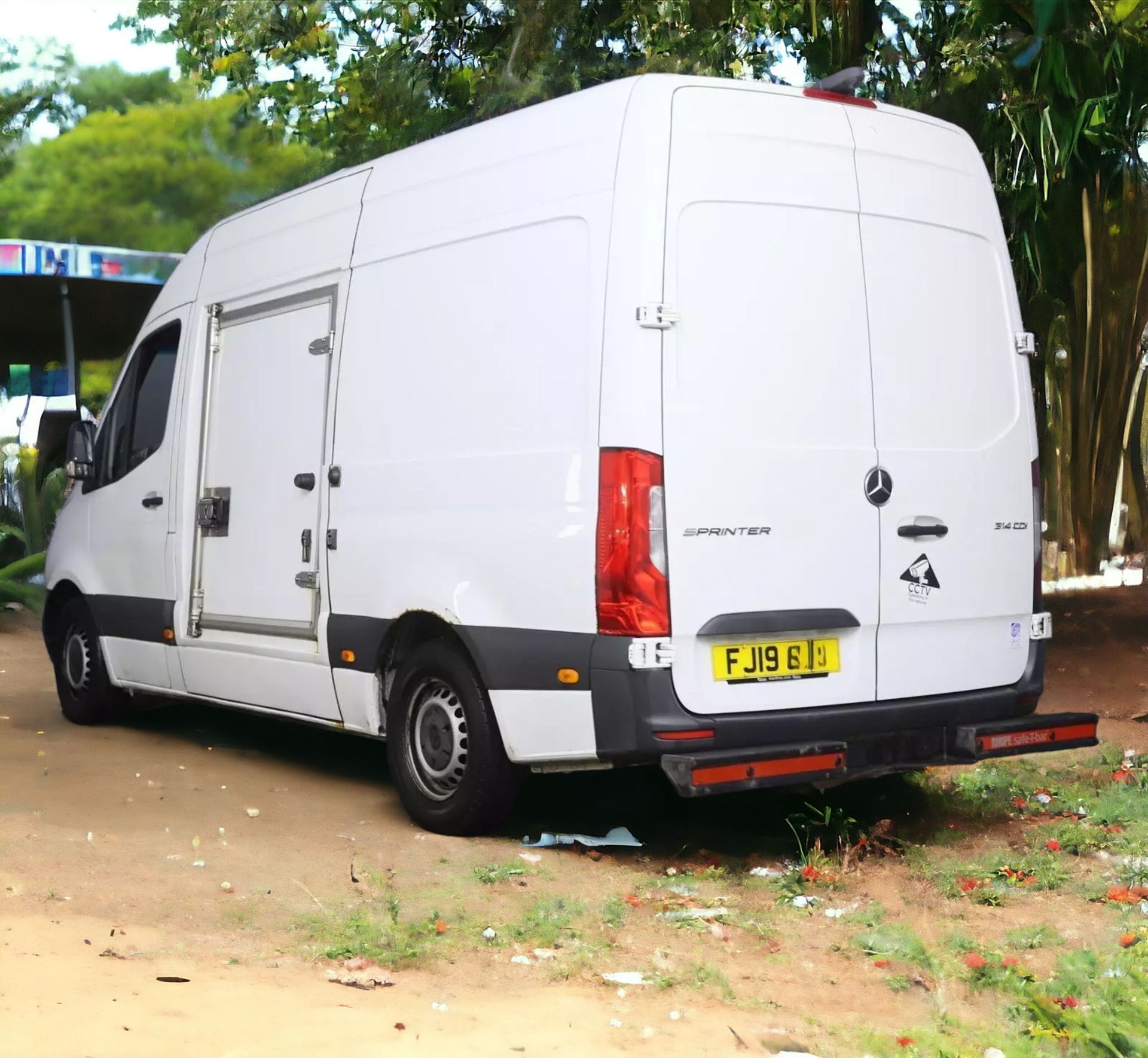 MERCEDES-BENZ SPRINTER 314CDI MWB FRIDGE VAN: KEEP YOUR CARGO FRESH AND COOL - Image 4 of 11