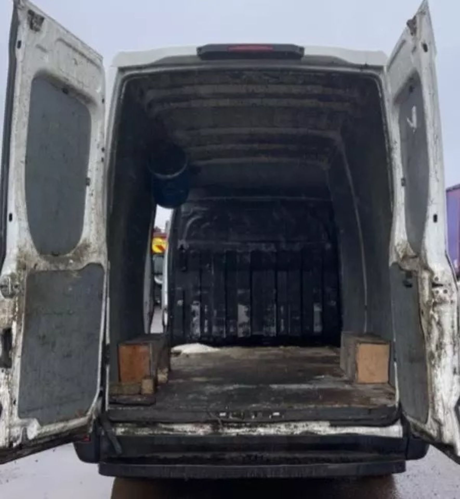 2019 IVECO DAILY MWB PANEL VAN **SPARES OR REPAIRS** - Image 13 of 16