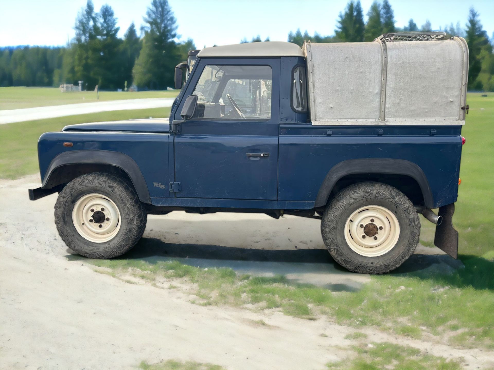 LAND ROVER DEFENDER 90 PICKUP TRUCK TD5 TRUCK CAB **NO VAT ON HAMMER** - Image 4 of 11