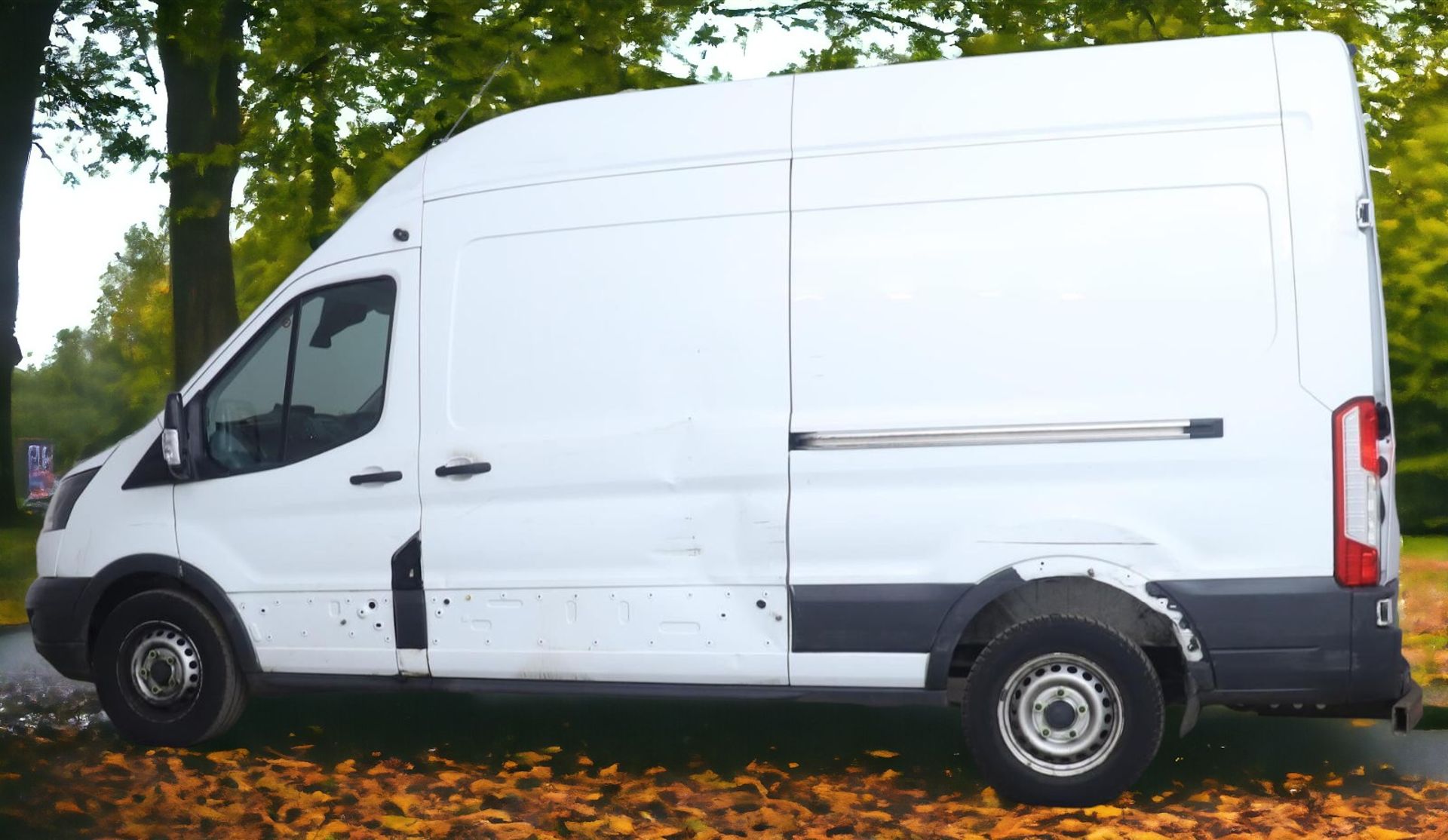 FORD TRANSIT T350 LWB L3H3: RELIABLE AND SPACIOUS WORKHORSE - Image 3 of 12