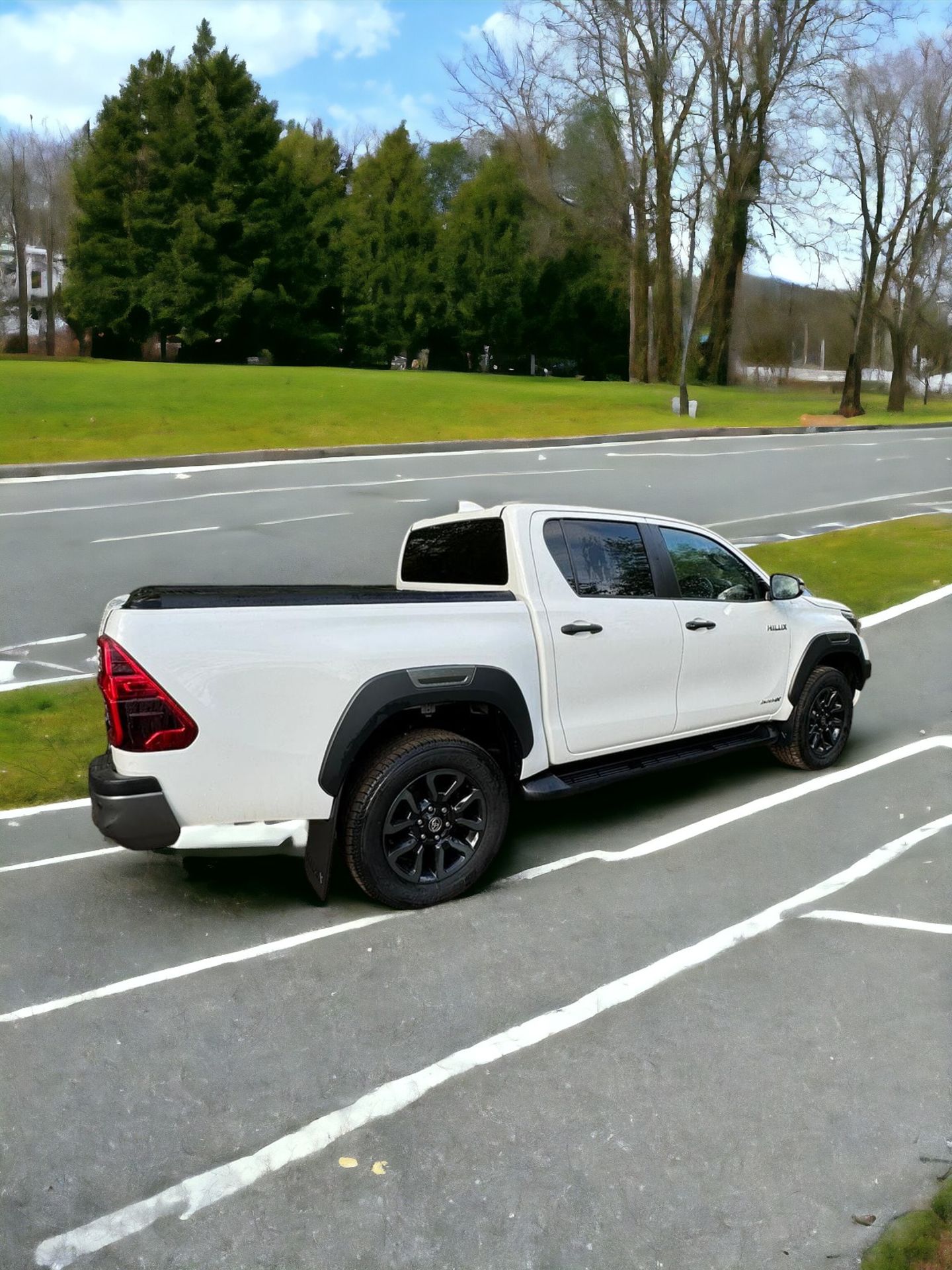 TOYOTA HILUX INVINCIBLE X 2023 - LIKE NEW ONLY 6K MILES!! - Image 2 of 14