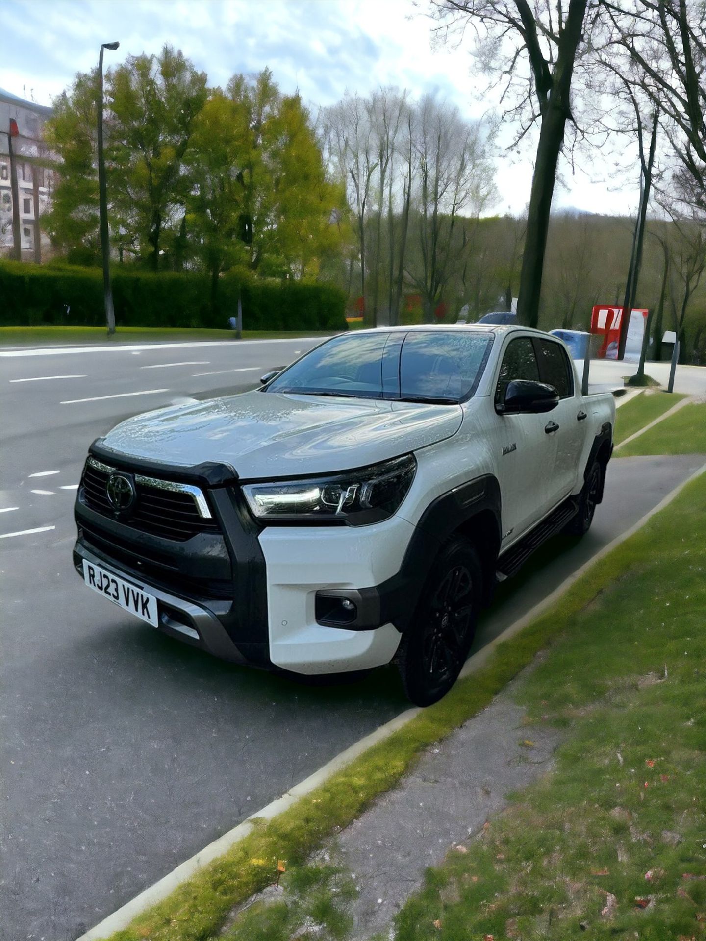 TOYOTA HILUX INVINCIBLE X 2023 - LIKE NEW ONLY 6K MILES!!