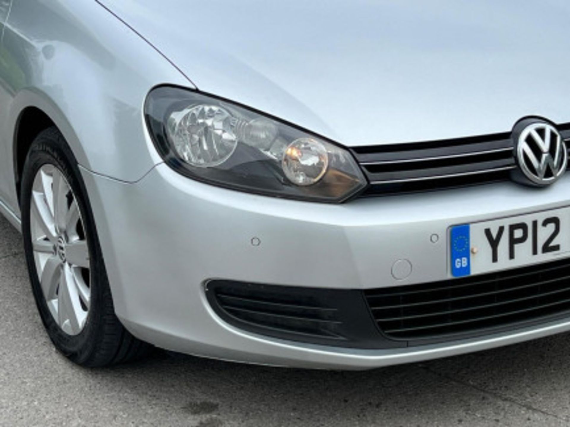 IMPECCABLE 2012 VOLKSWAGEN GOLF 1.6 TDI MATCH >>--NO VAT ON HAMMER--<< - Image 42 of 116