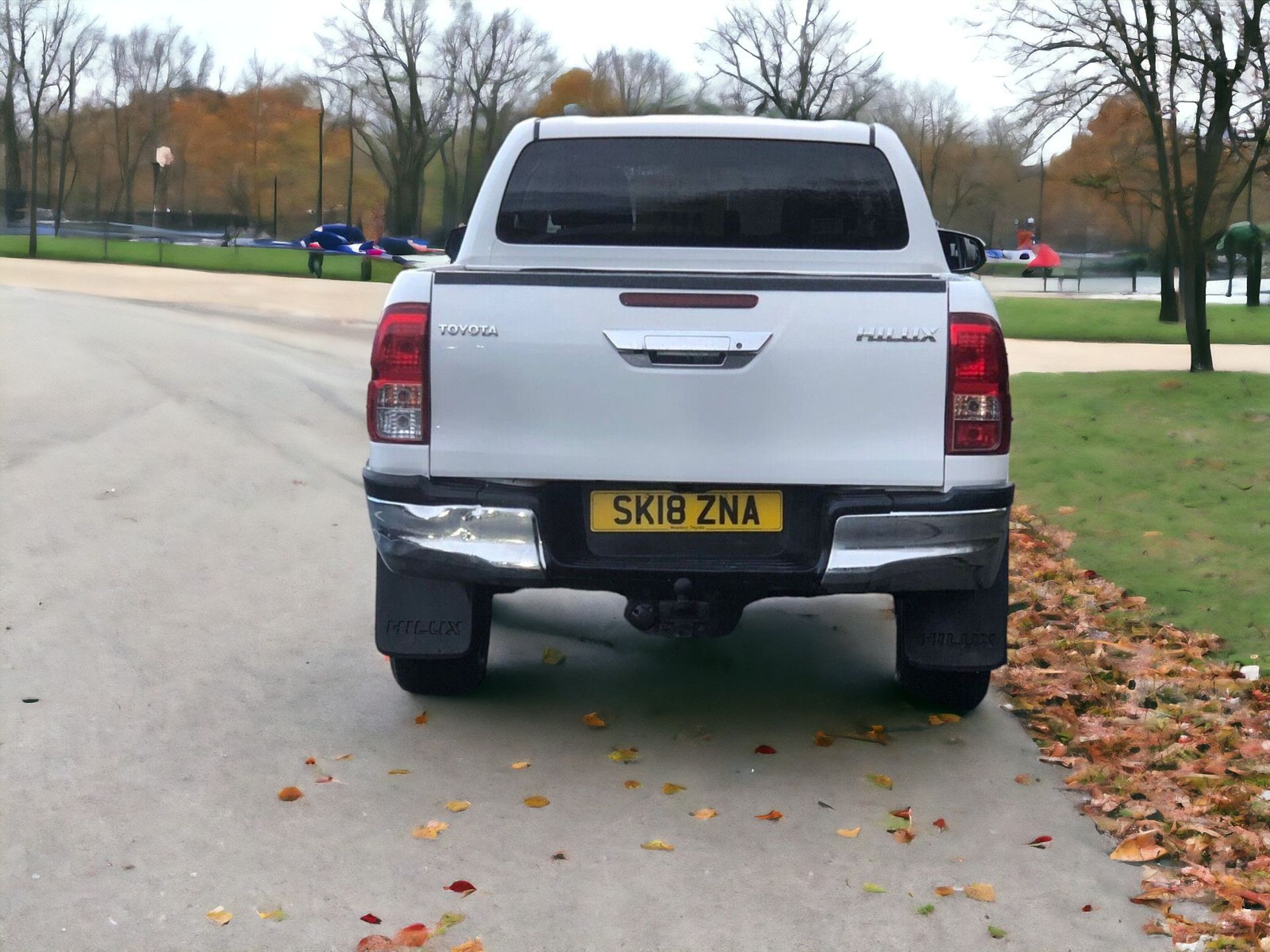 2018/18 TOYOTA HILUX 2.4 INVINCIBLE DOUBLE CAB OFF-ROAD VEHICLE >>--NO VAT ON HAMMER--<< - Bild 2 aus 15