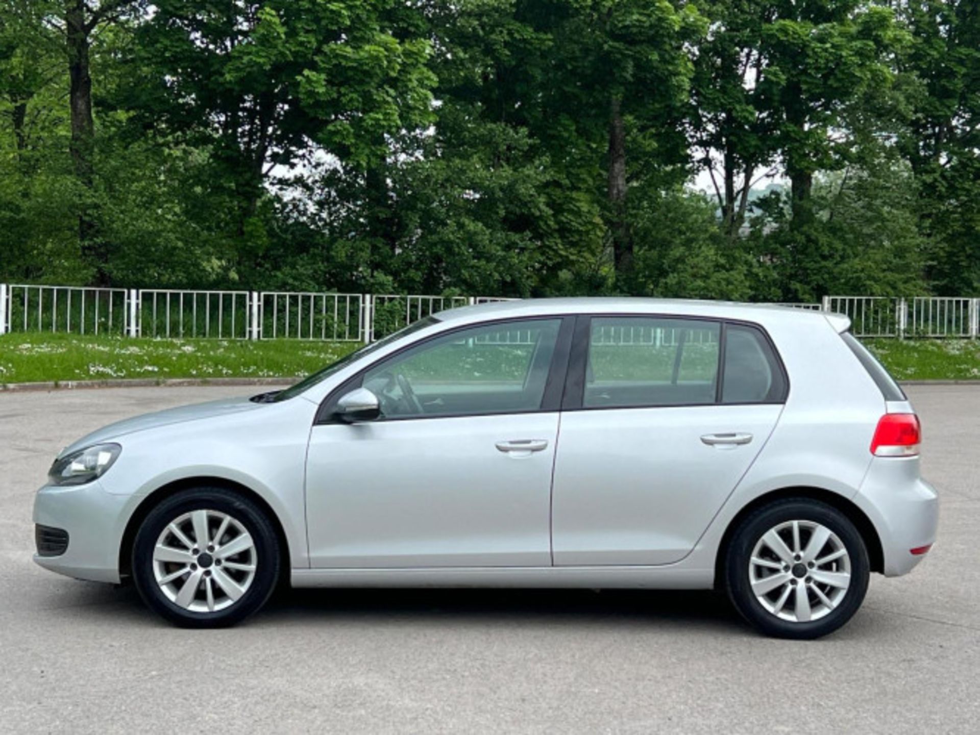 IMPECCABLE 2012 VOLKSWAGEN GOLF 1.6 TDI MATCH >>--NO VAT ON HAMMER--<< - Image 116 of 116