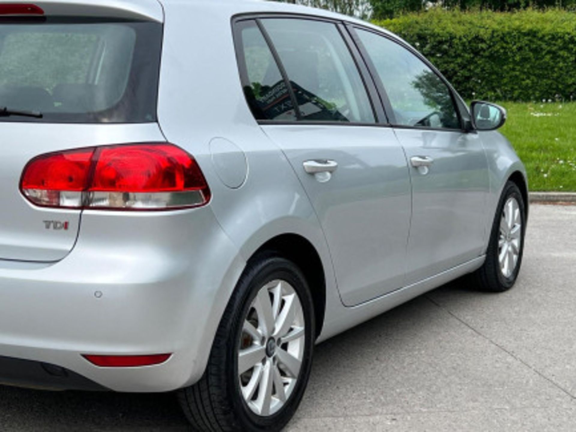 IMPECCABLE 2012 VOLKSWAGEN GOLF 1.6 TDI MATCH >>--NO VAT ON HAMMER--<< - Image 50 of 116