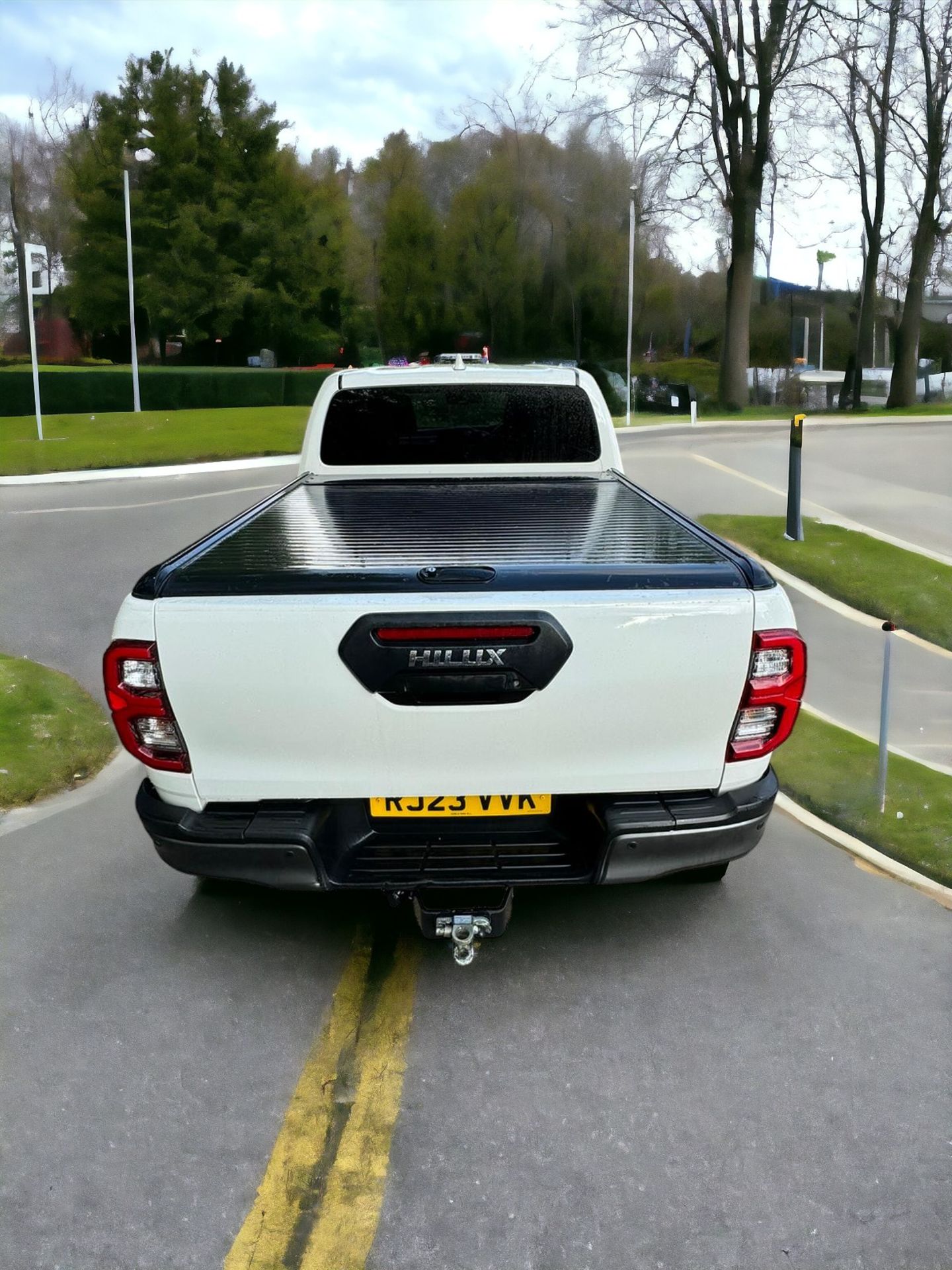 TOYOTA HILUX INVINCIBLE X 2023 - LIKE NEW ONLY 6K MILES!! - Image 6 of 14