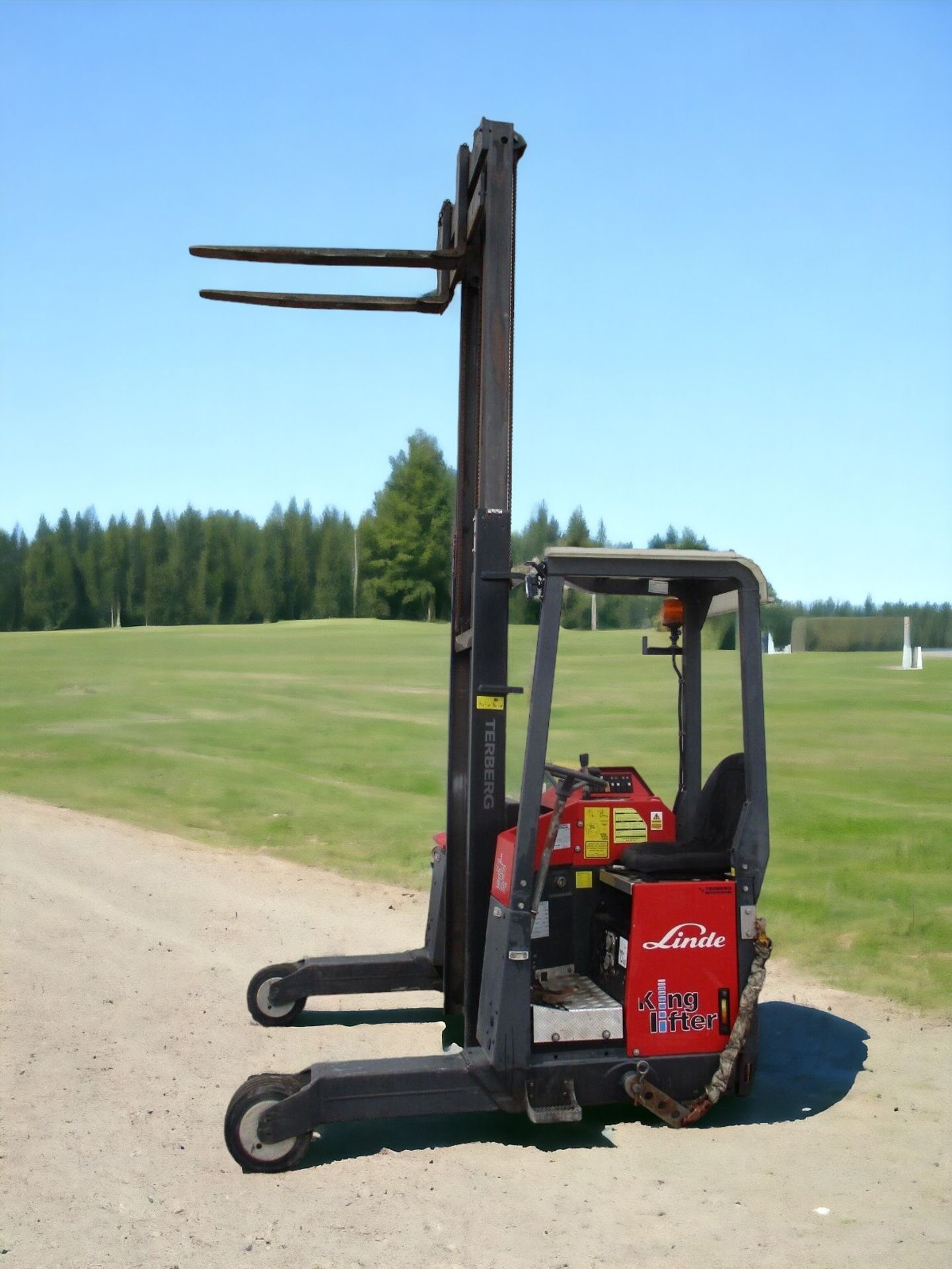 OPTIMIZE EFFICIENCY WITH THE TERBERG KINGLIFTER TKL-MC-1X3 FORKLIFT - Image 7 of 10