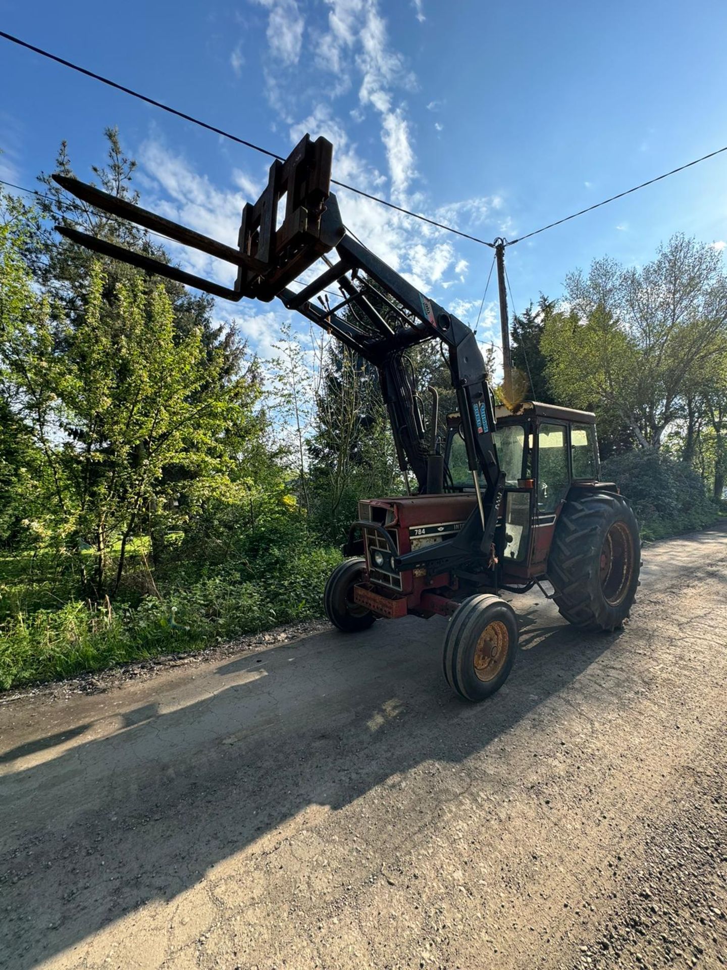 INTERNATIONAL 784 TRACTOR WITH QUICKE POWER LOADER 3360E - Image 2 of 10