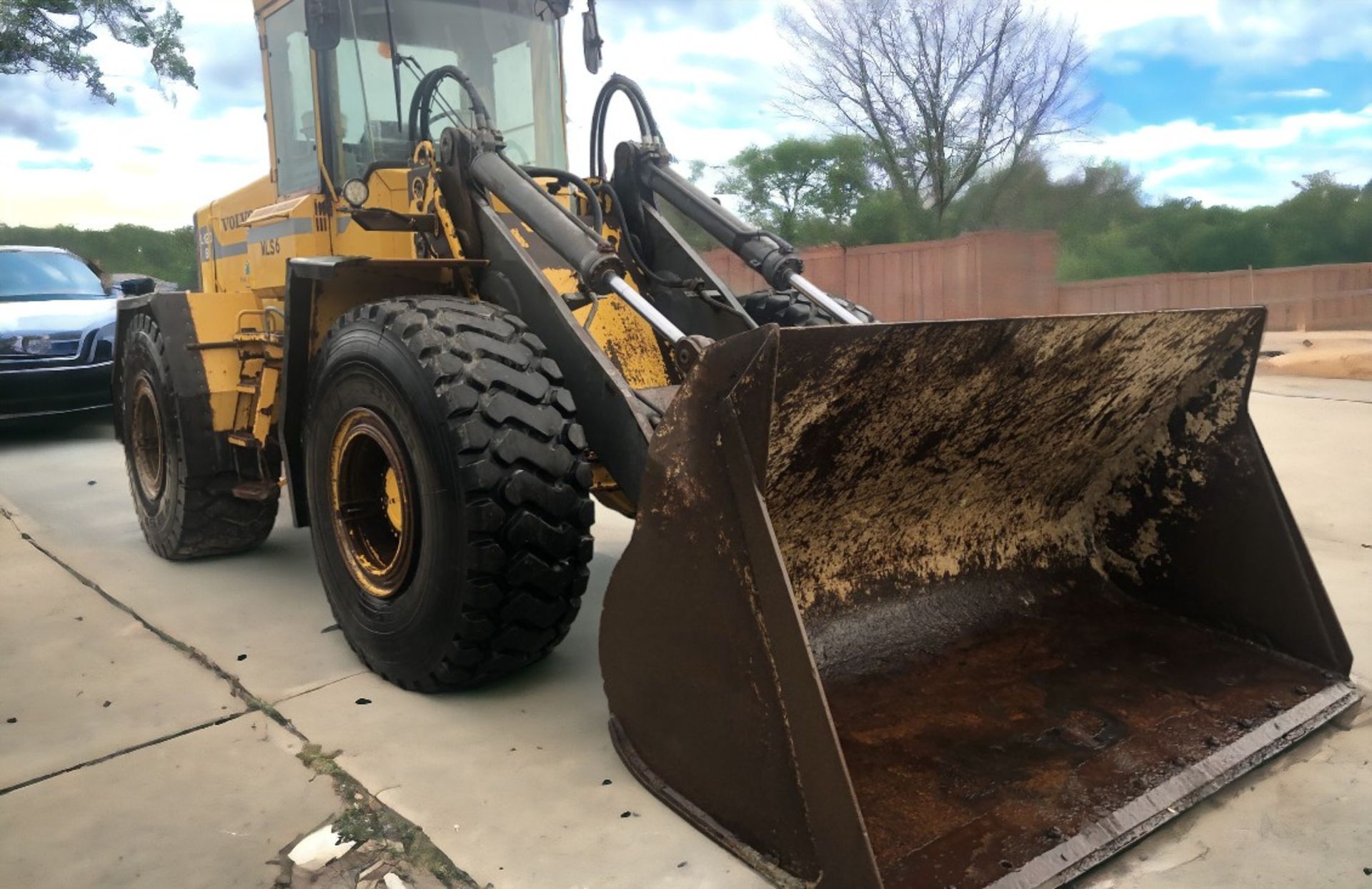 VOLVO L120C WHEELED LOADER - Image 3 of 10