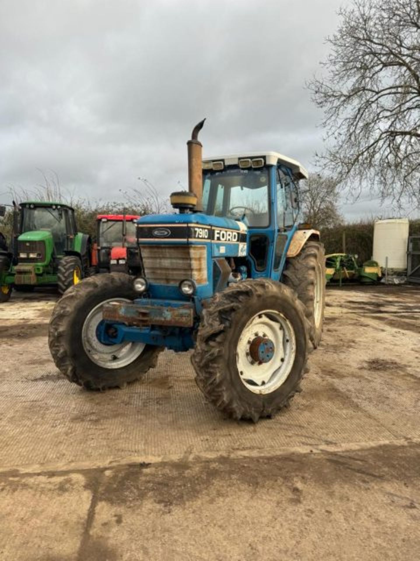 UNLEASH POWER AND PRECISION: FORD 7910 SUPER Q, 4WD TRACTOR - Image 2 of 13