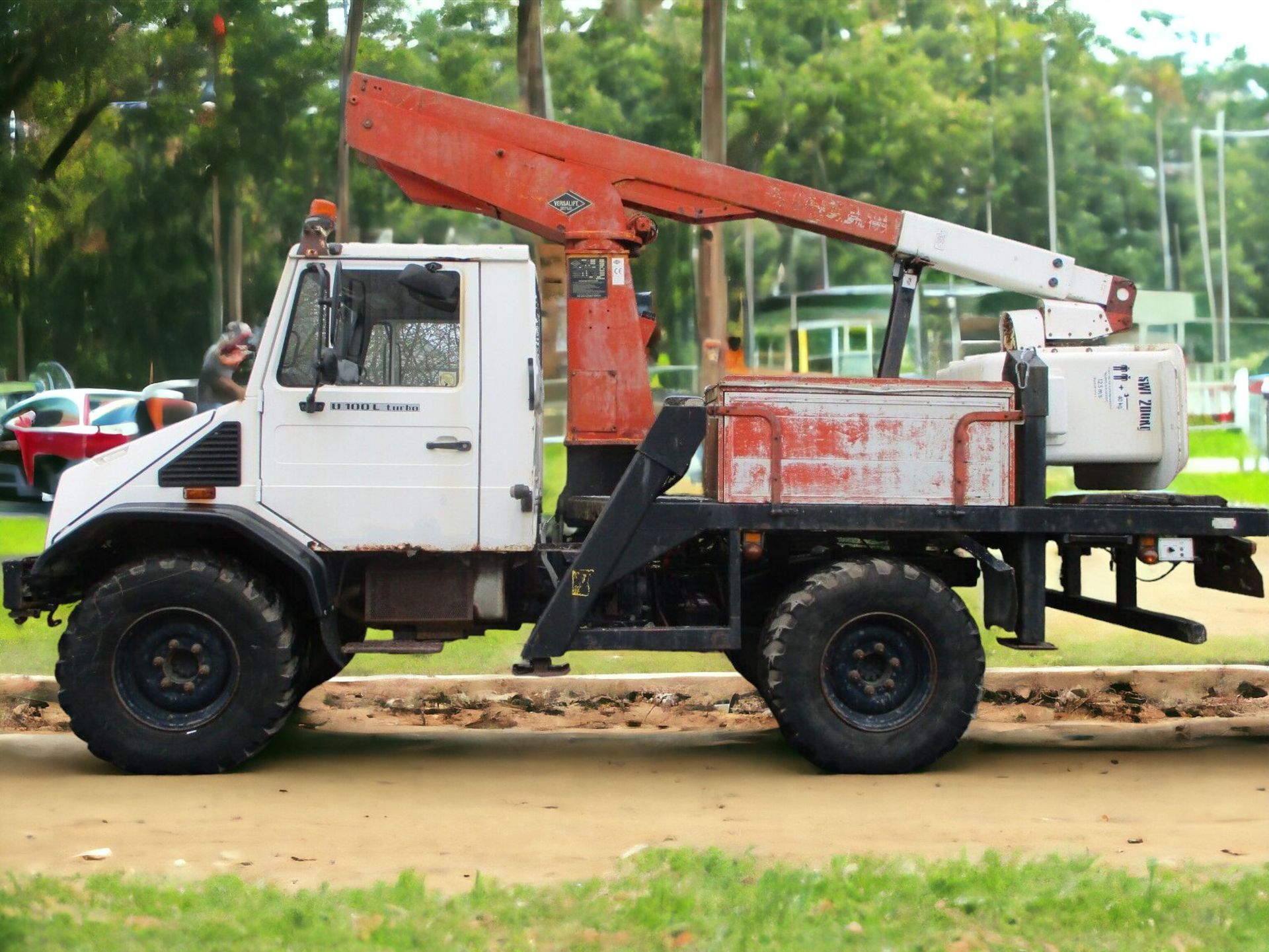 UNIMOG U100L TURBO CHERRY PICKER - REACH NEW HEIGHTS WITH CONFIDENCE! - Image 8 of 23