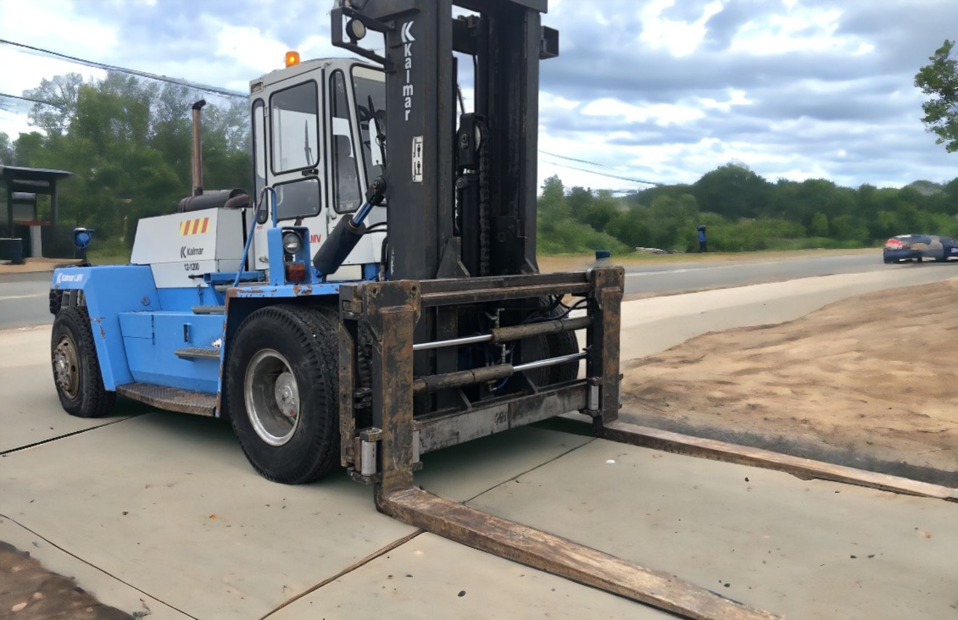 KALMAR DCD 12-1200 12TON DIESEL FORKLIFT - Image 7 of 8