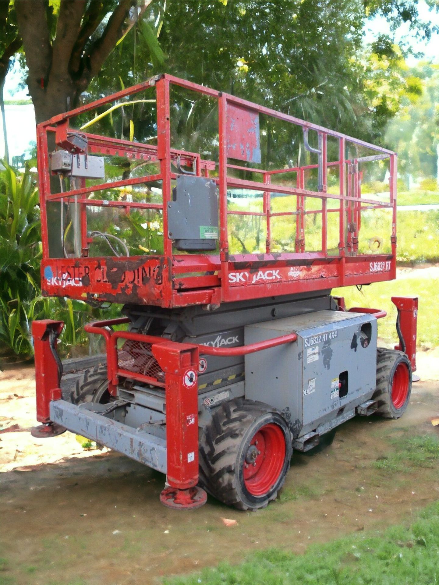 2015 SKYJACK SJ6832 SCISSOR LIFT POWER SOURCE: KUBOTA ENGINE - Image 7 of 13